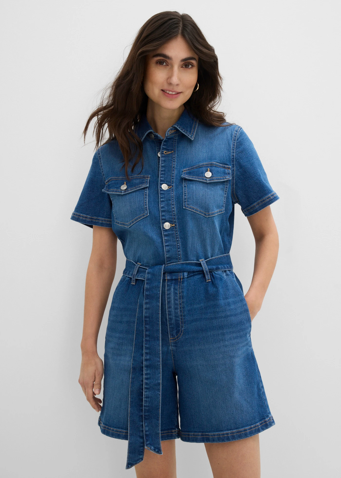Kombinezon jeansowy z krótkim rękawem • niebieski denim "used" • sklep bonprix