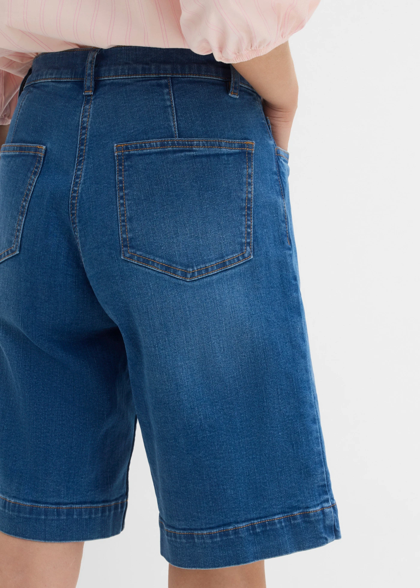 Farmer bermuda, Mid Waist, bio-pamutból • kék denim, használt hatású • bonprix áruház