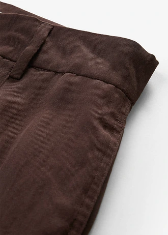 Pantaloni cu pense din amestec de viscoză • maro închis • magazin bonprix