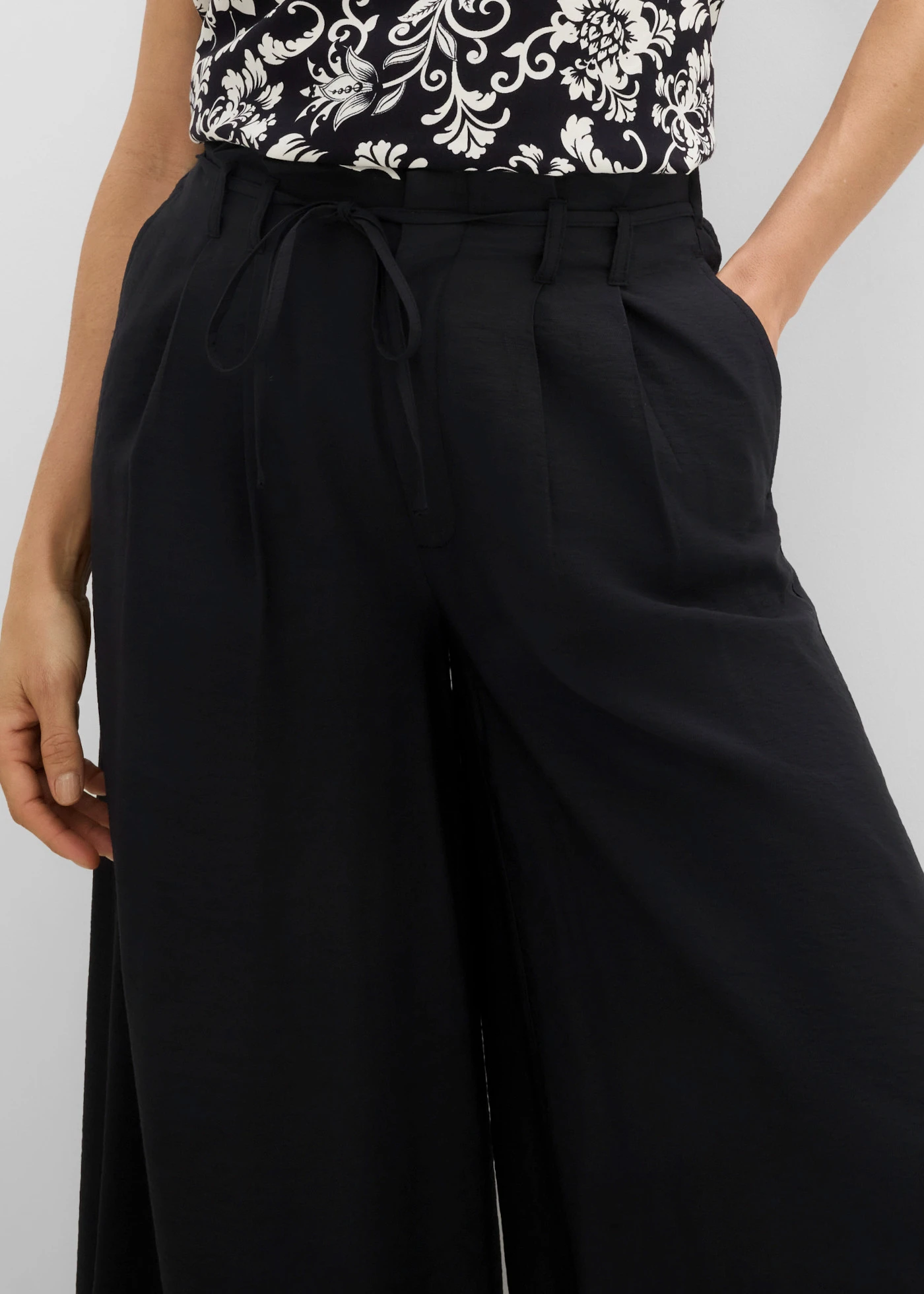 Broek van viscosemix • zwart • product-page.page-title-suffix