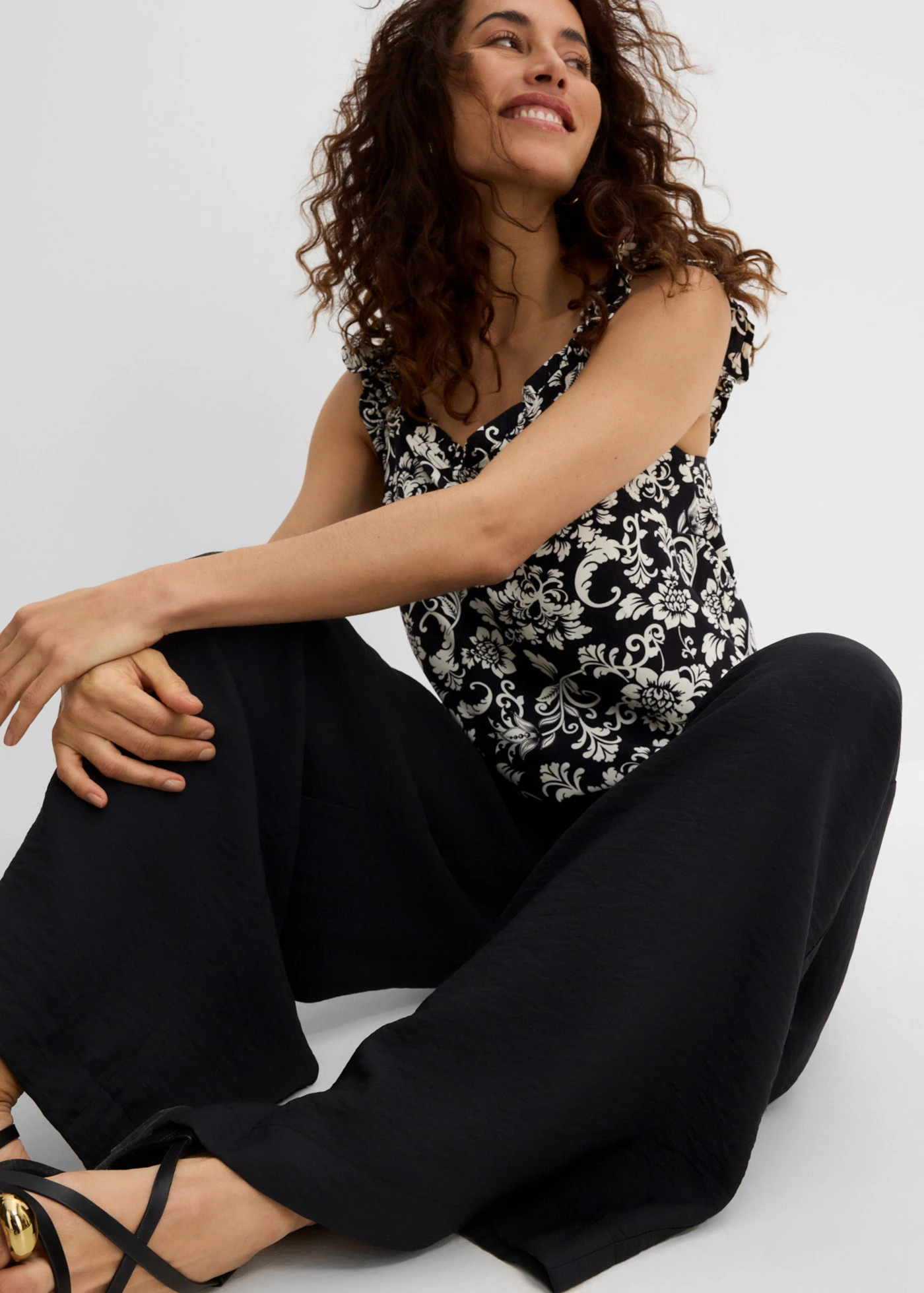 Pantaloni cu elastic și șiret în talie din amestec de viscoză • negru • magazin bonprix
