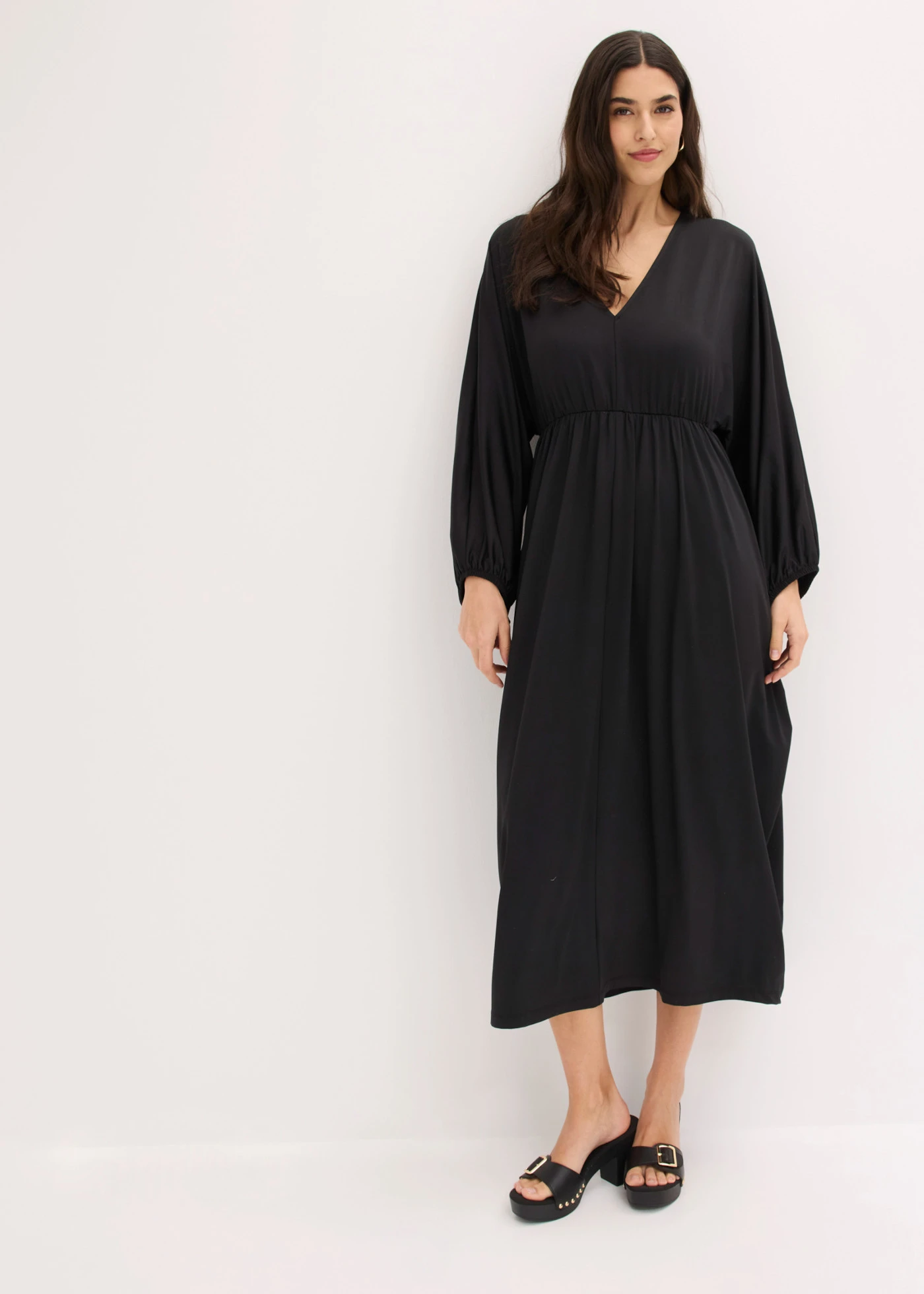 Rochie midi cu decolteu adânc • negru • magazin bonprix