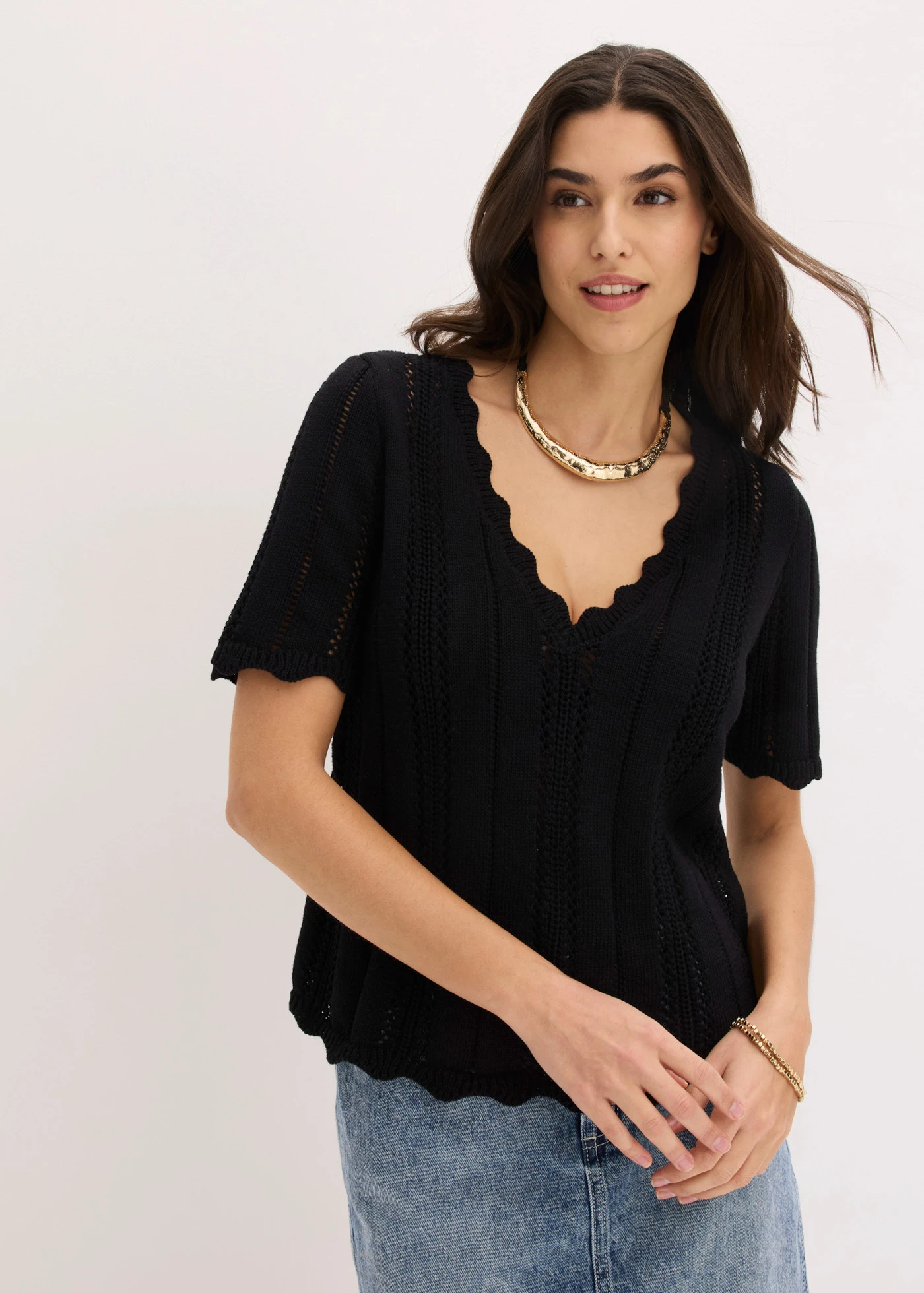 Gebreid shirt met diepe halslijn • zwart • product-page.page-title-suffix