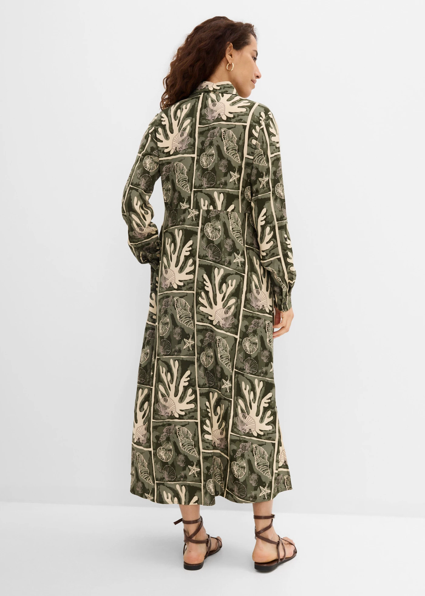 Rochie cămașă din viscoză fluidă • bej-prund-verde închis cu imprimeu • magazin bonprix