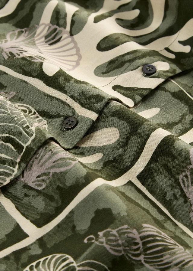 Rochie cămașă din viscoză fluidă • bej-prund-verde închis cu imprimeu • magazin bonprix