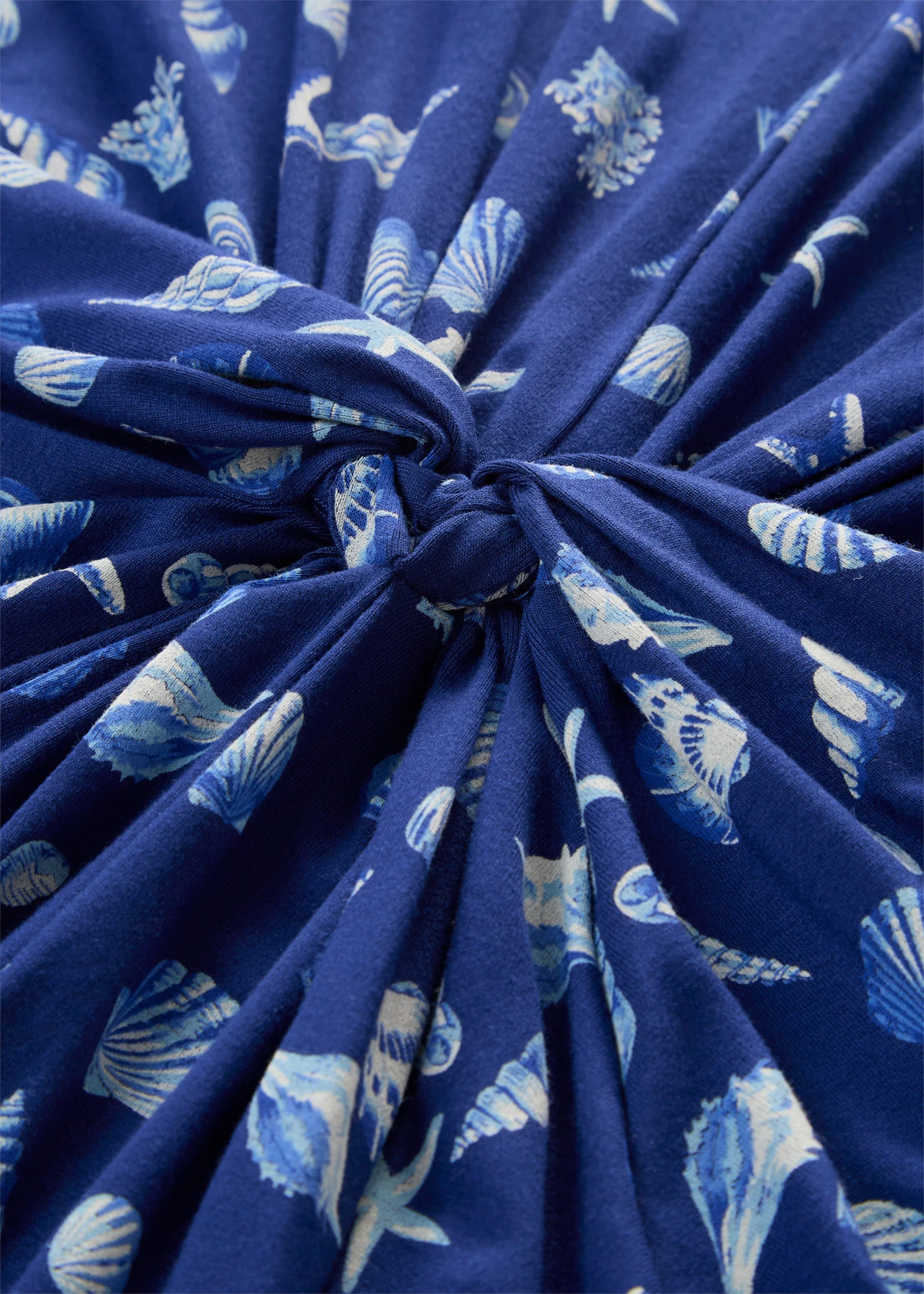 Bluză din viscoză moale • albastru cobalt-ecru cu imprimeu • magazin bonprix