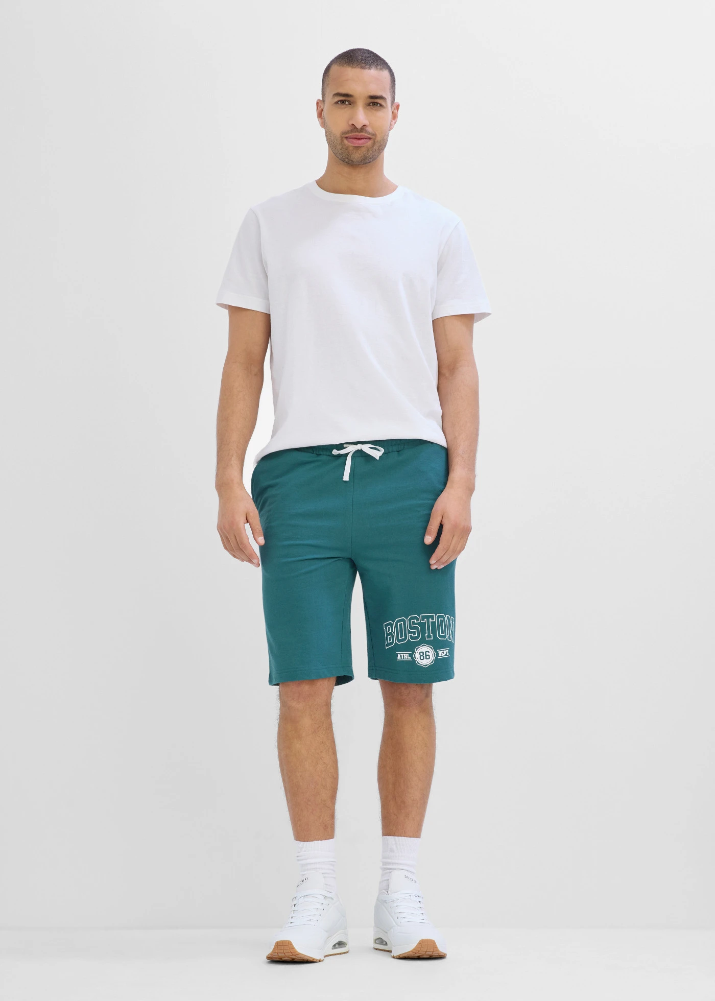 Teplákové bermudy, Regular Fit • zelené korenie • obchod bonprix
