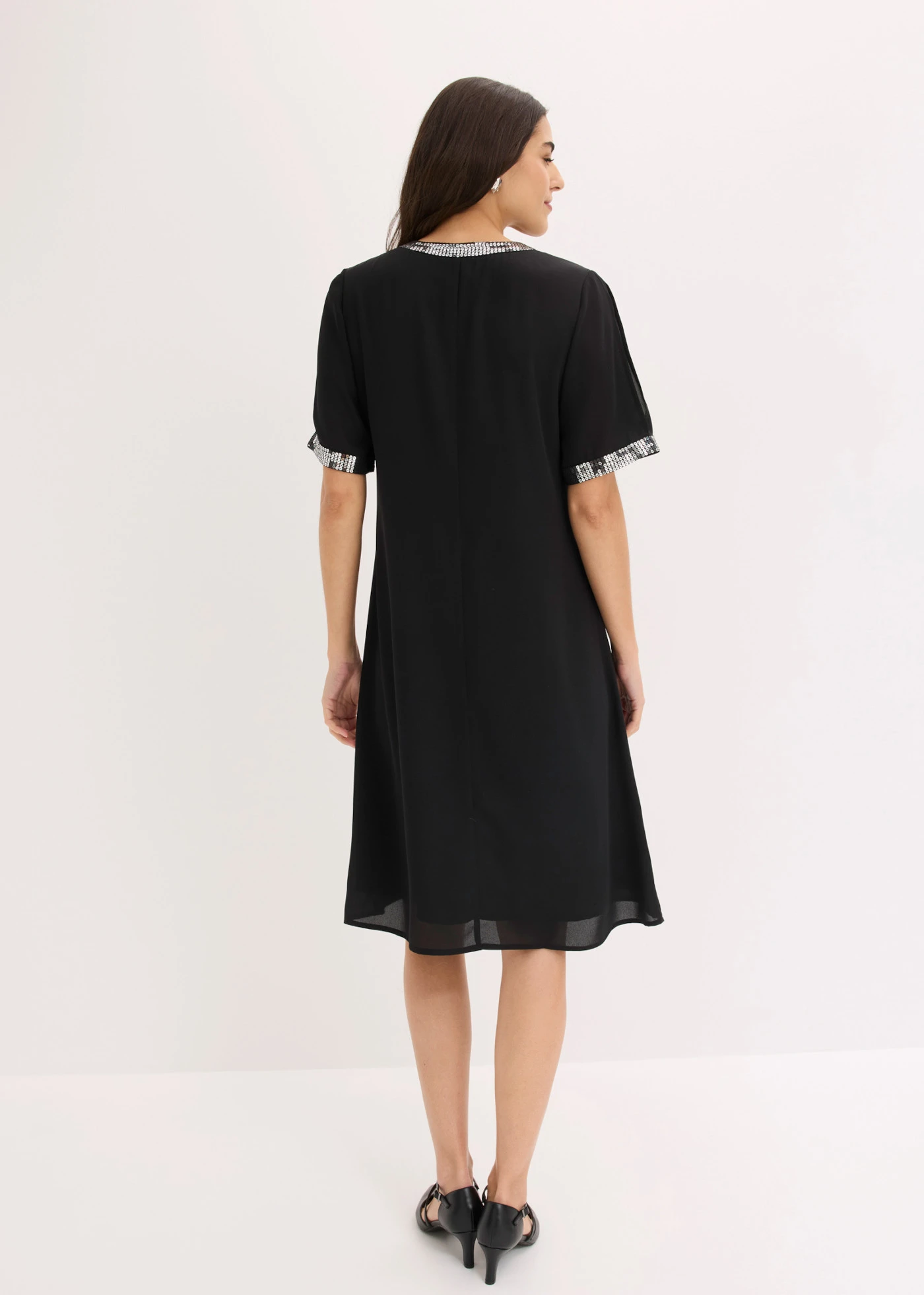 Chiffonjurk met pailletten • zwart • product-page.page-title-suffix