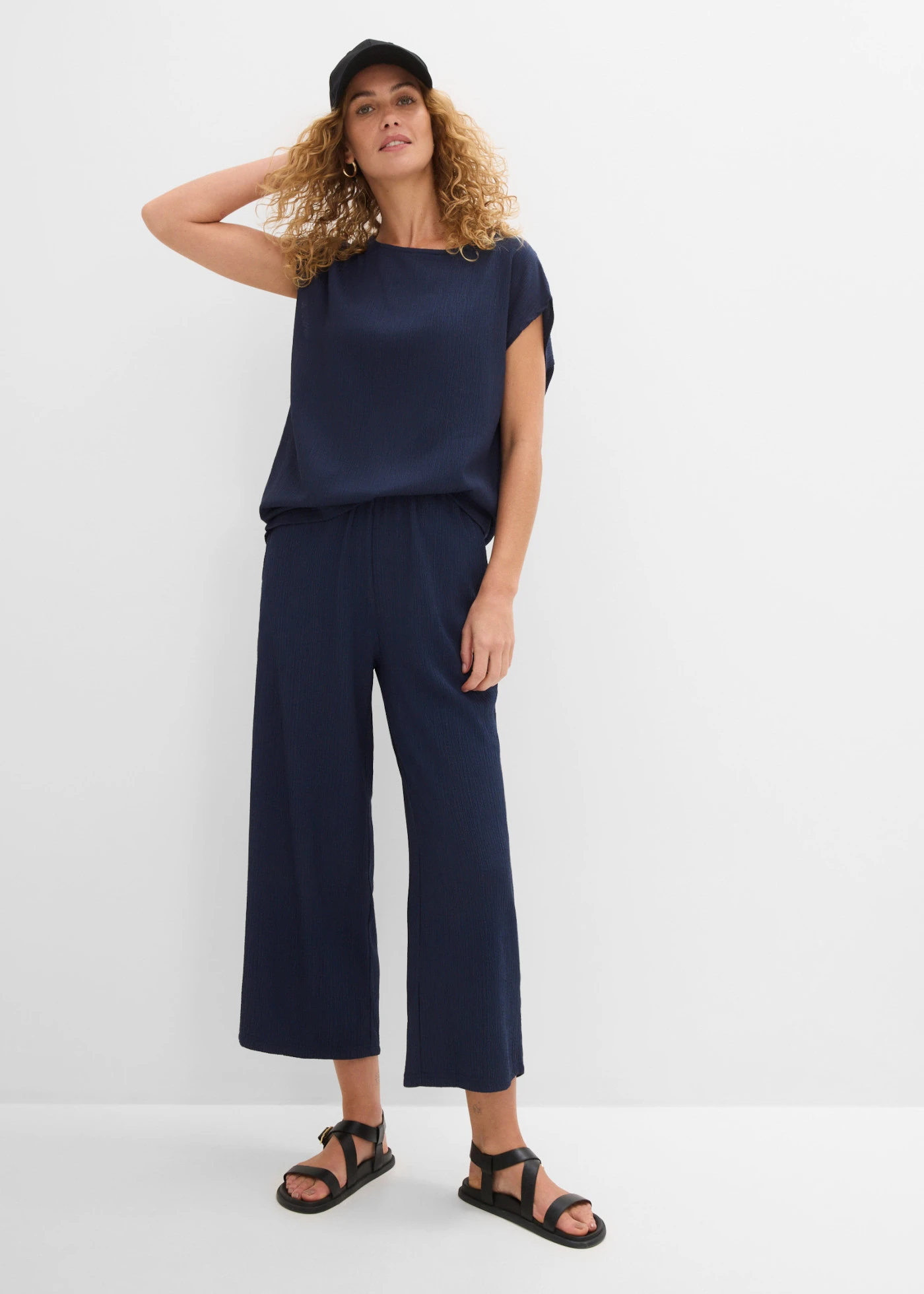 Culotte kalhoty ze strukturovaného materiálu • tmavě modrá • bonprix obchod