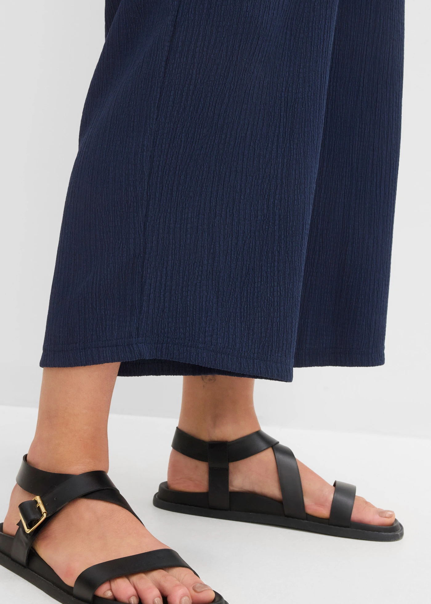Culotte kalhoty ze strukturovaného materiálu • tmavě modrá • bonprix obchod