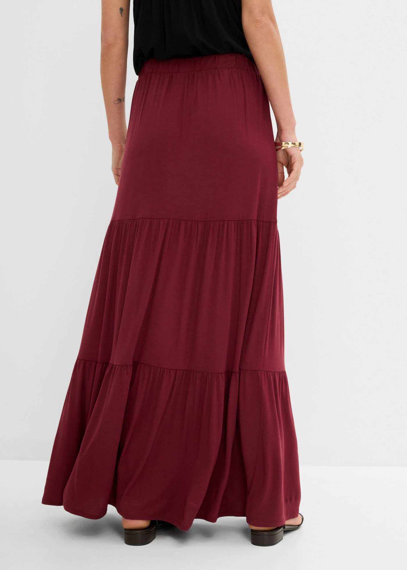 Lépcsőzetes szoknya puha viszkóz-keverékből • juharpiros • bonprix áruház