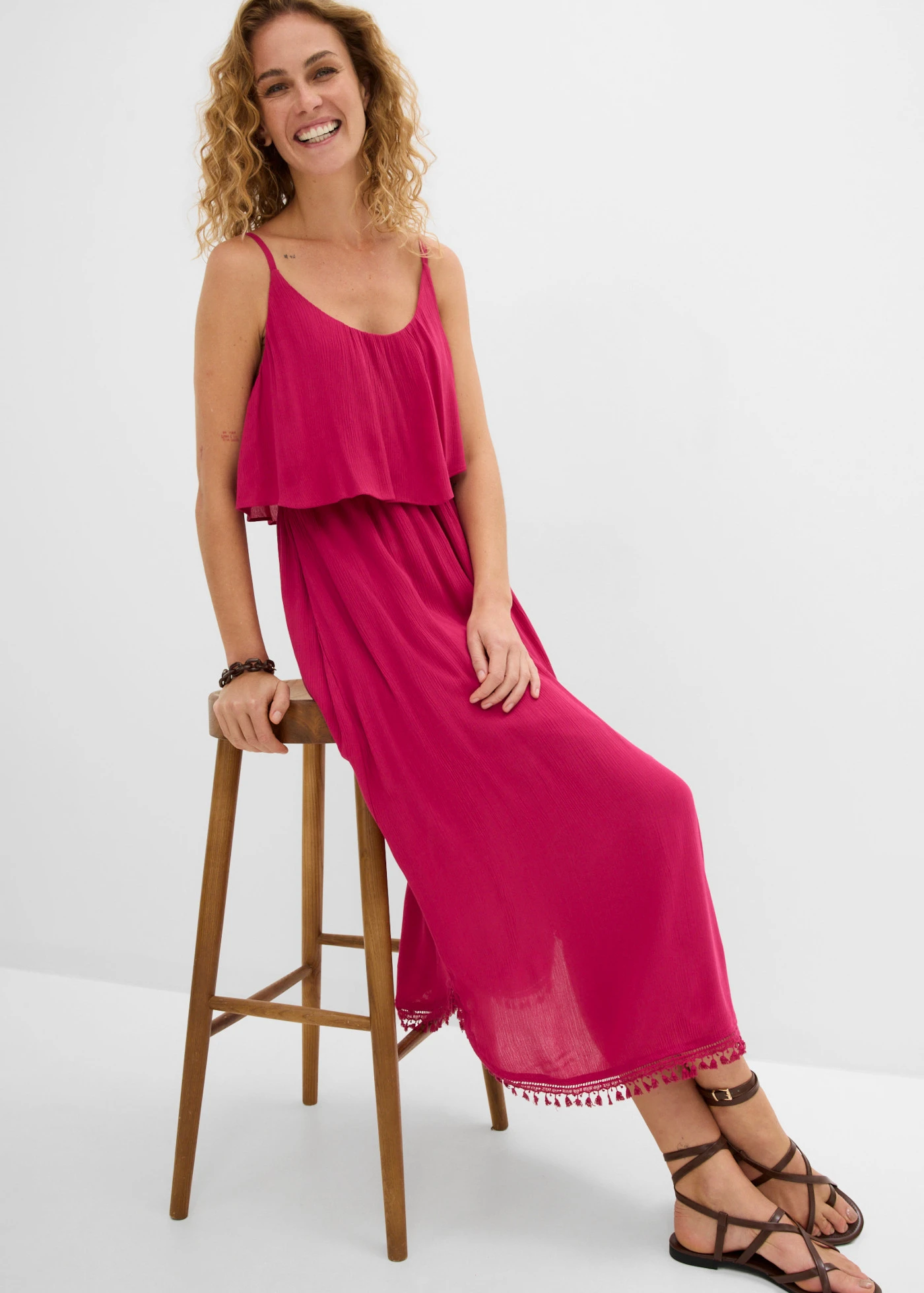 Rochie maxi din viscoză cu textură • roșu-mov • magazin bonprix