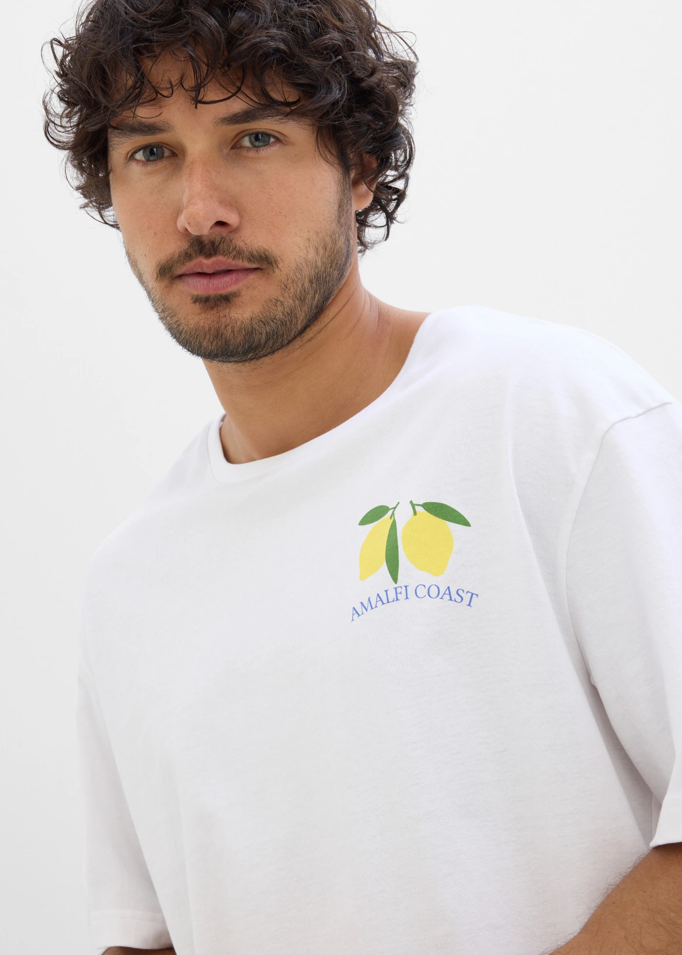 T-shirt z czystej bawełny organicznej, loose fit • biały z nadrukiem • sklep bonprix