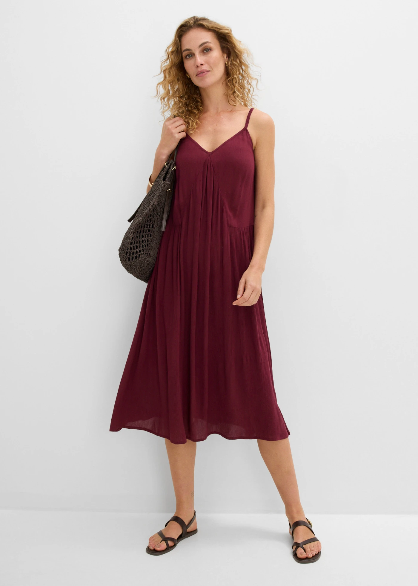 Rochie midi din viscoză texturată • roșu arțar • magazin bonprix