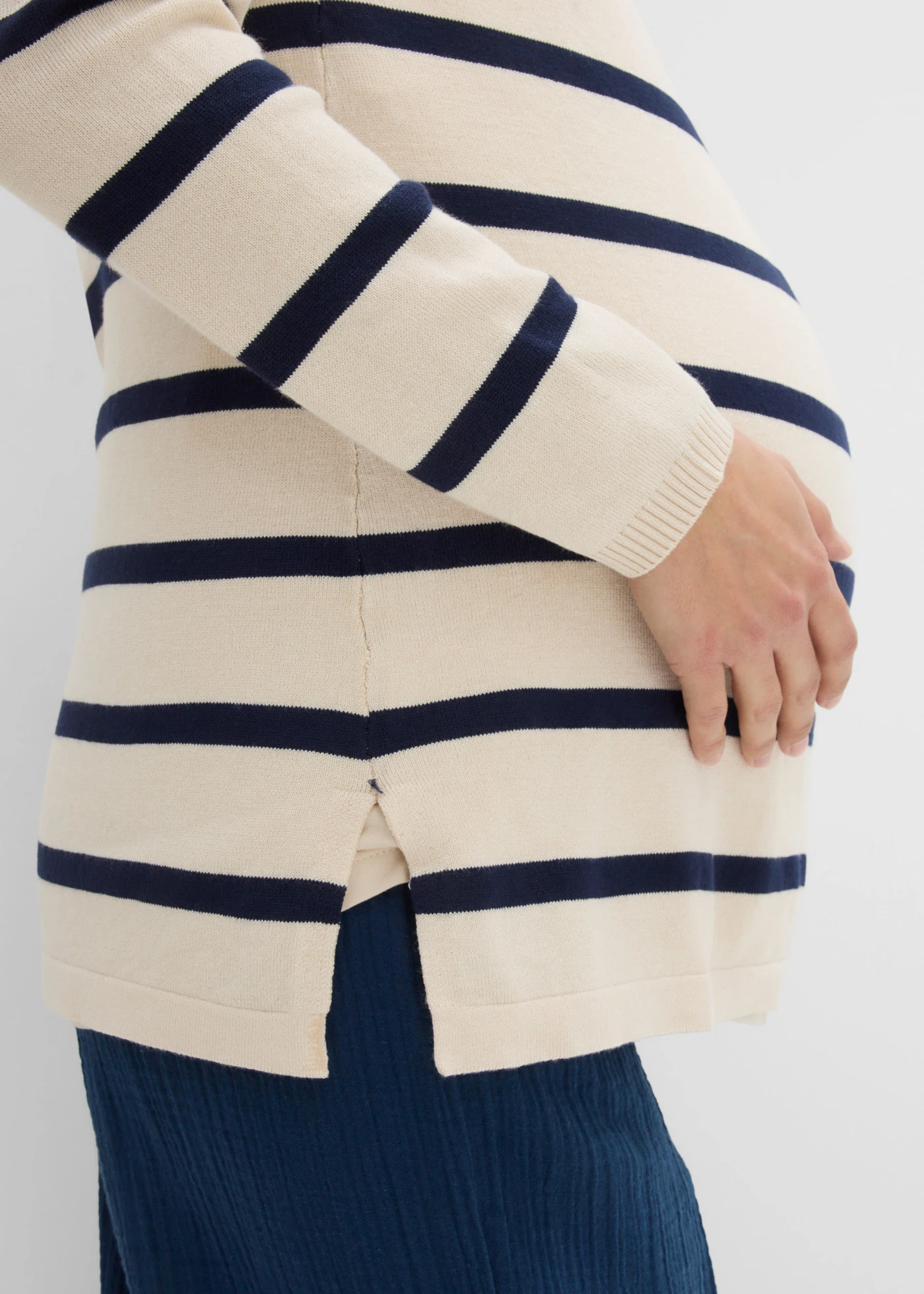 Pull de grossesse et d’allaitement en maille légère • beige galet-bleu foncé rayé • product-page.page-title-suffix