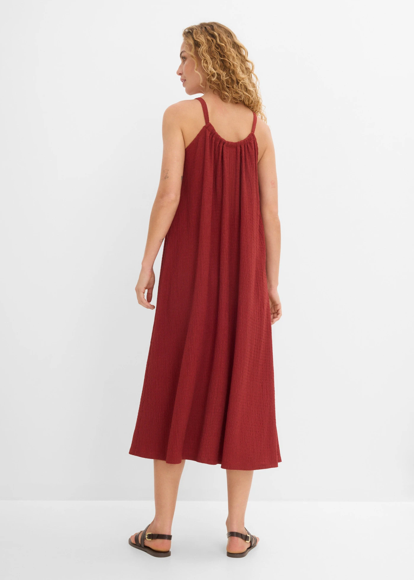 Robe légère à bretelles en crêpe • rouge désert • product-page.page-title-suffix