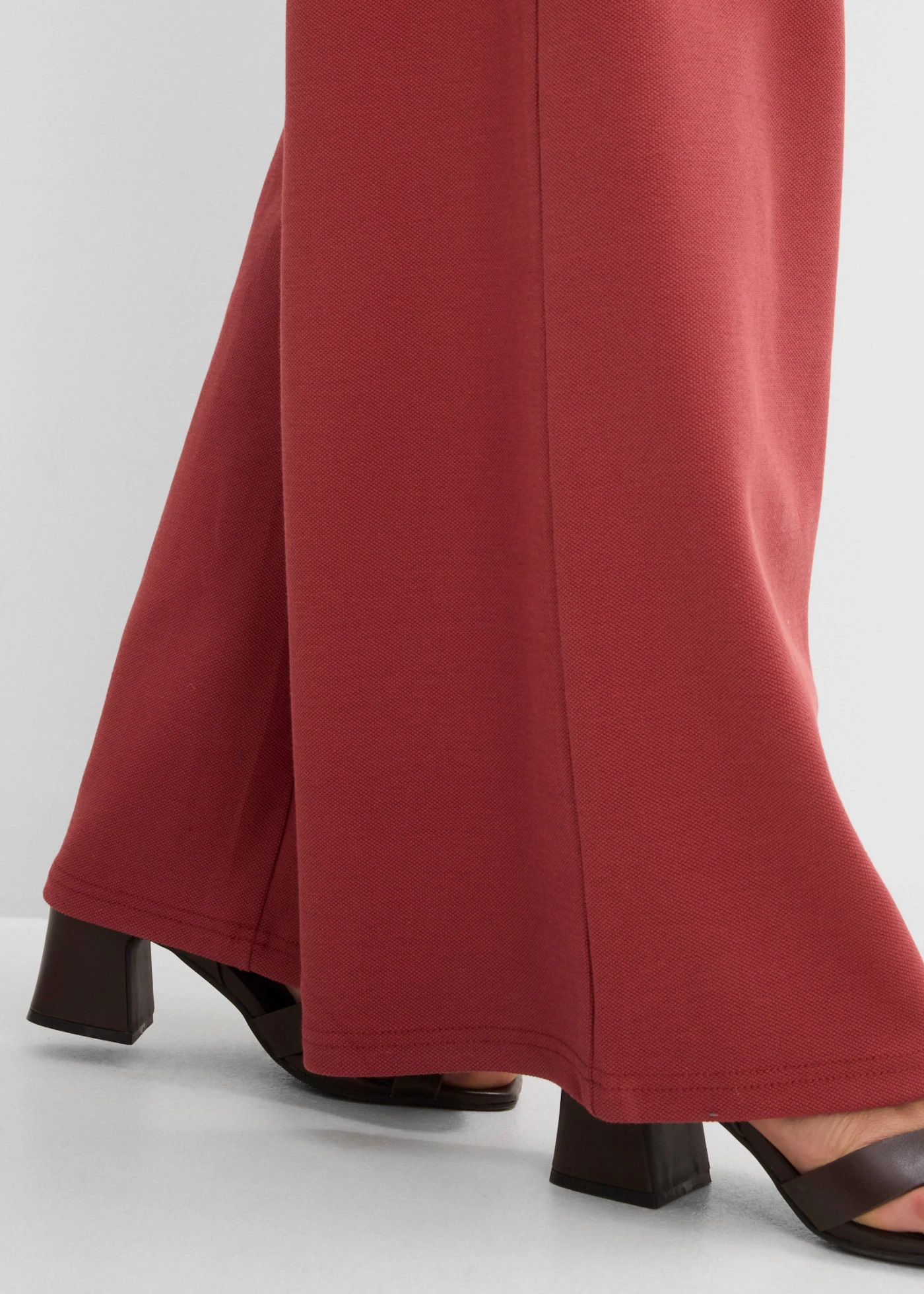 Marlene Dietrich broek van piqué • woestijnrood • product-page.page-title-suffix