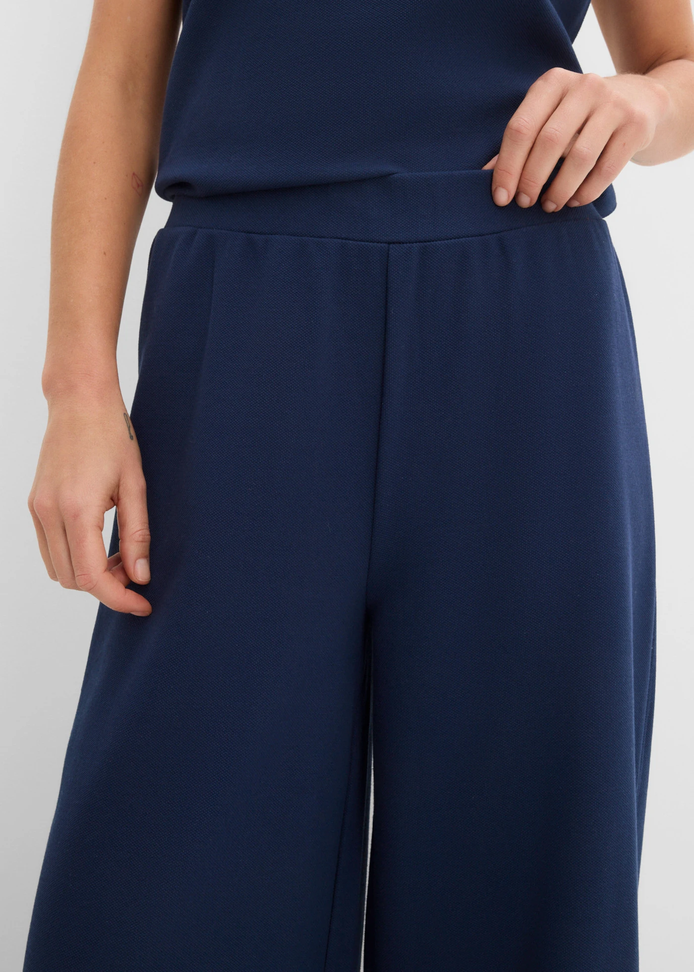 Marlene Dietrich broek van piqué • donkerblauw • product-page.page-title-suffix