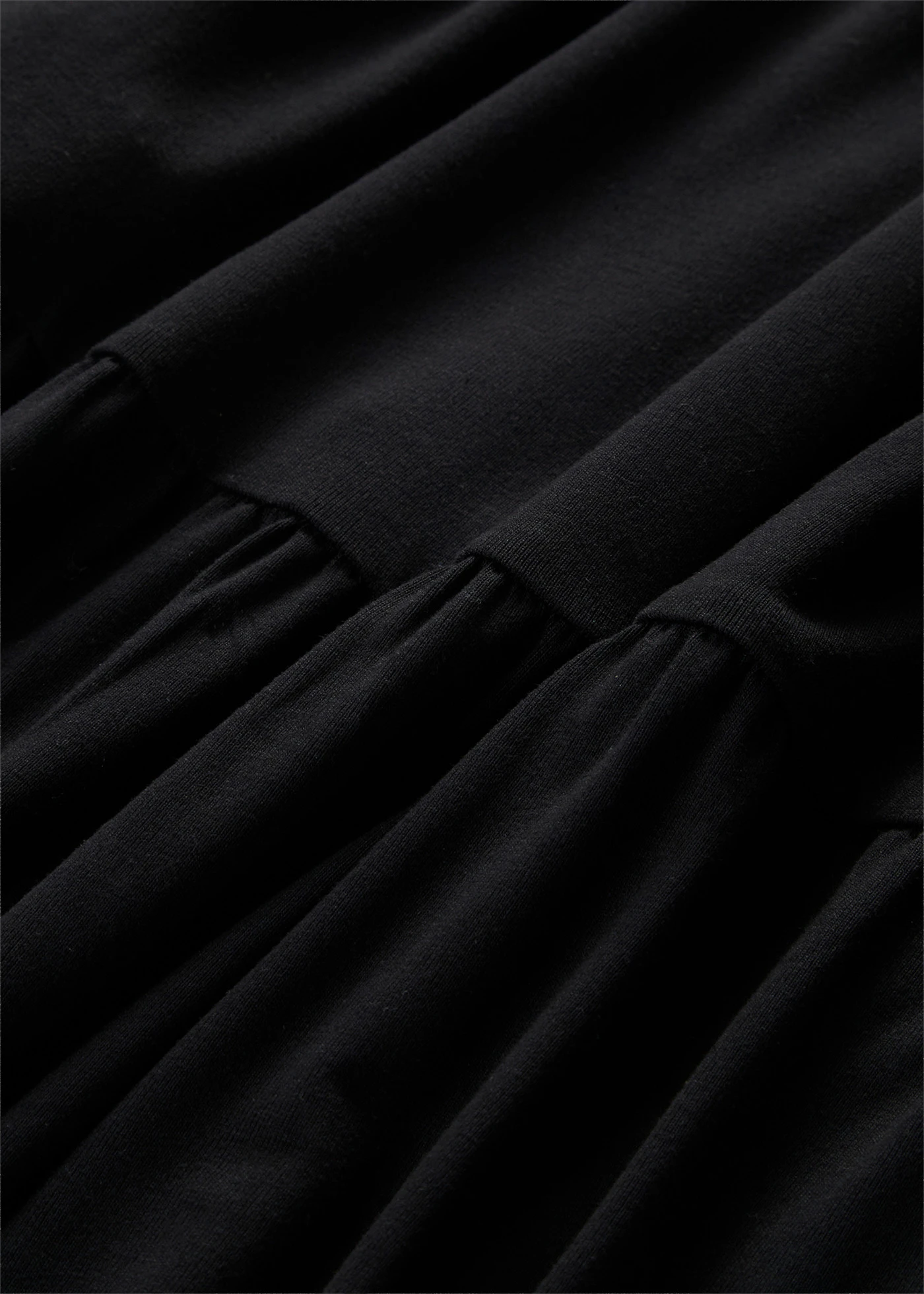 Jupe étagée en viscose fluide et extensible • noir • Boutique bonprix