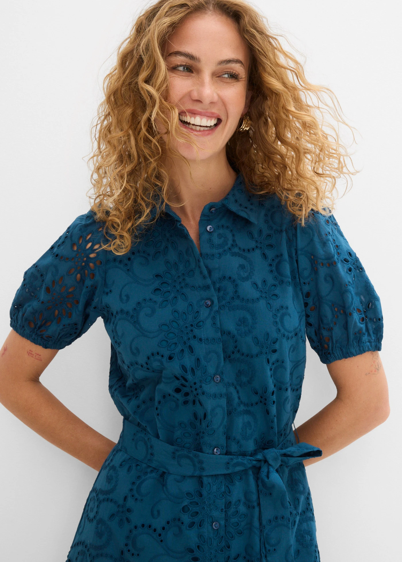 Robe chemise en broderie anglaise, 100% coton • pétrole • product-page.page-title-suffix