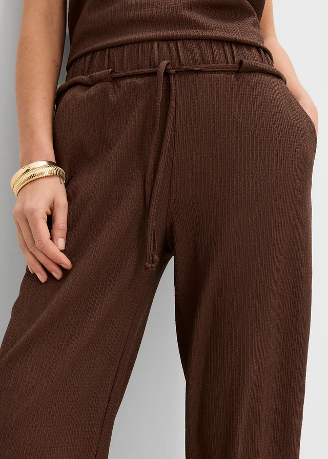 Pantalon en jersey crêpe texturé • marron foncé • product-page.page-title-suffix