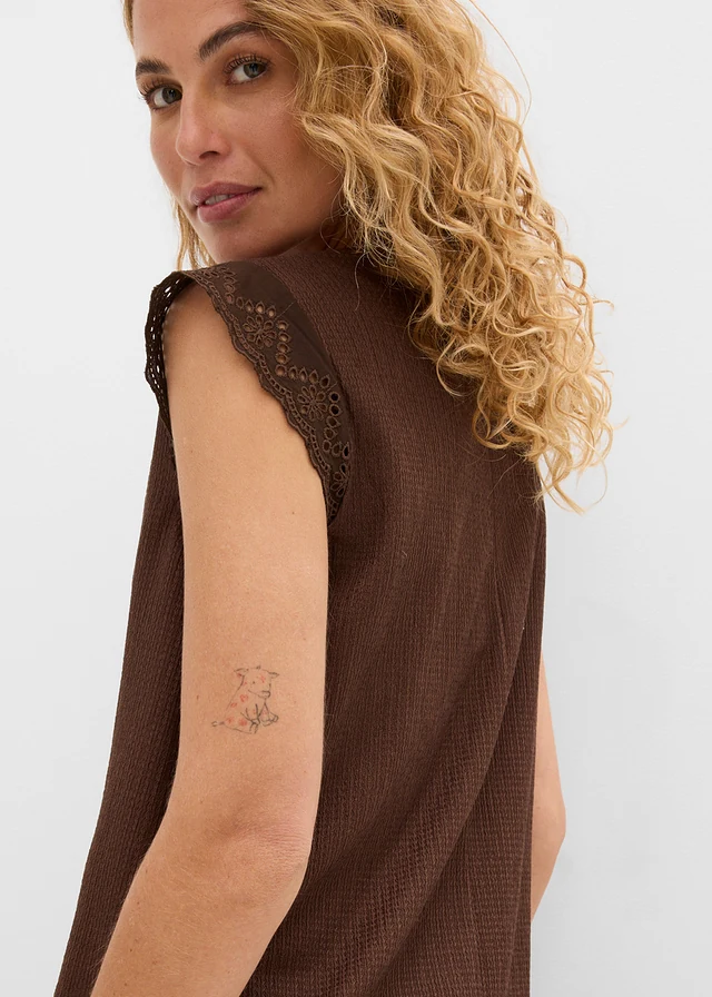 Top sans manches en crêpe texturé • marron foncé • product-page.page-title-suffix