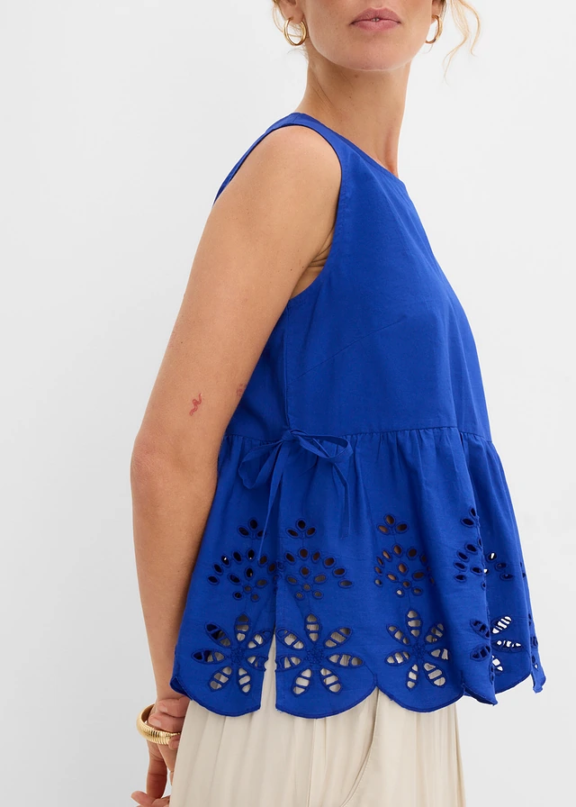 Blouse sans manches avec broderies anglaises, fendue sur les côtés • bleu cobalt • product-page.page-title-suffix