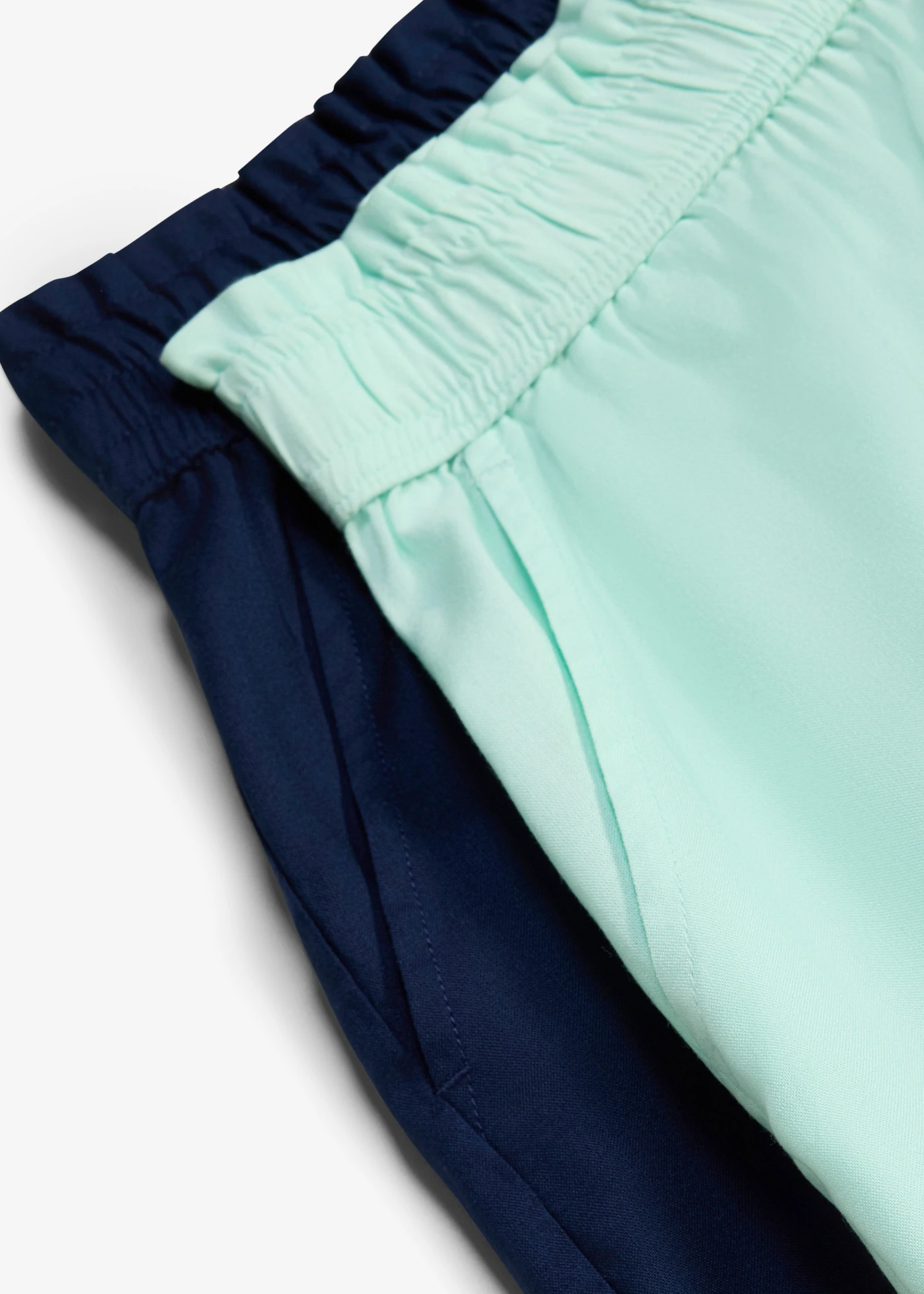 Lot de 2 shorts en viscose à taille élastiquée • menthe clair + bleu foncé • Boutique bonprix