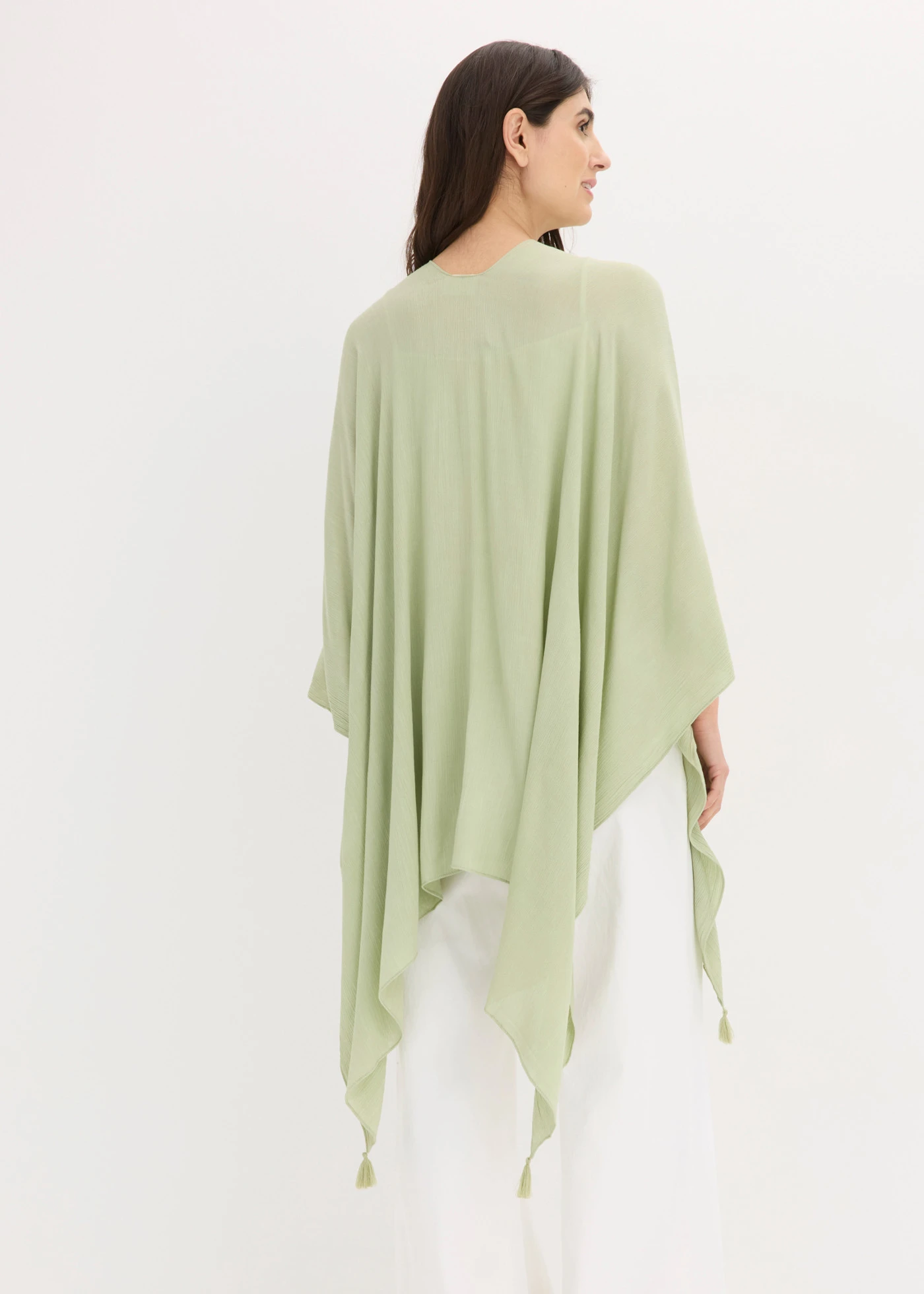 Poncho pour l’été en viscose • vert pâle • Boutique bonprix