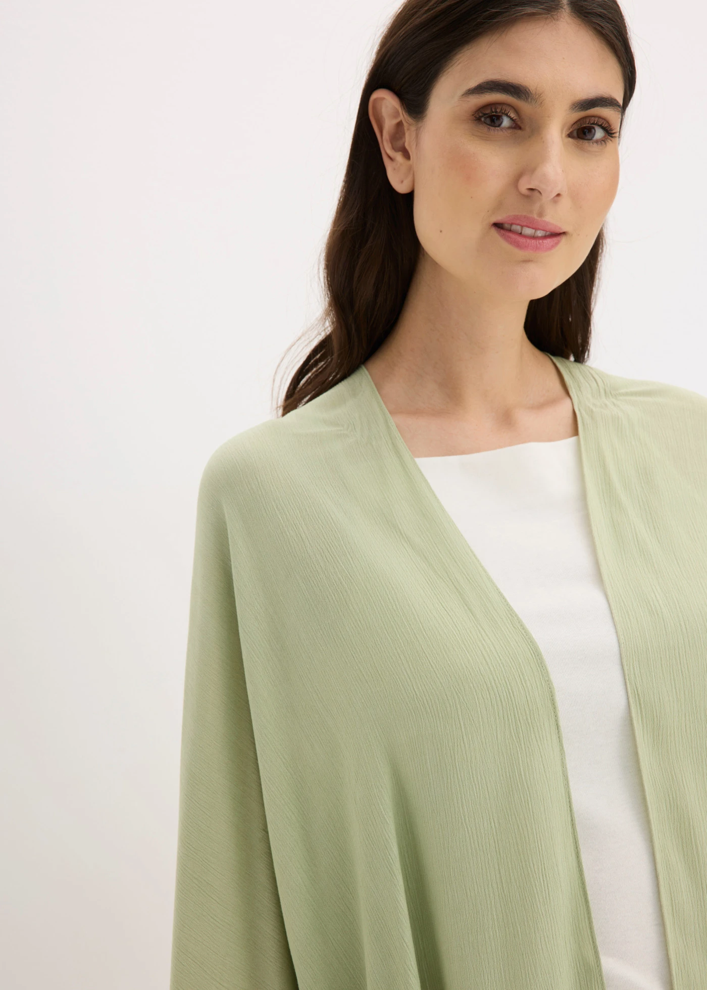 Lekkie letnie poncho • bladozielony • sklep bonprix