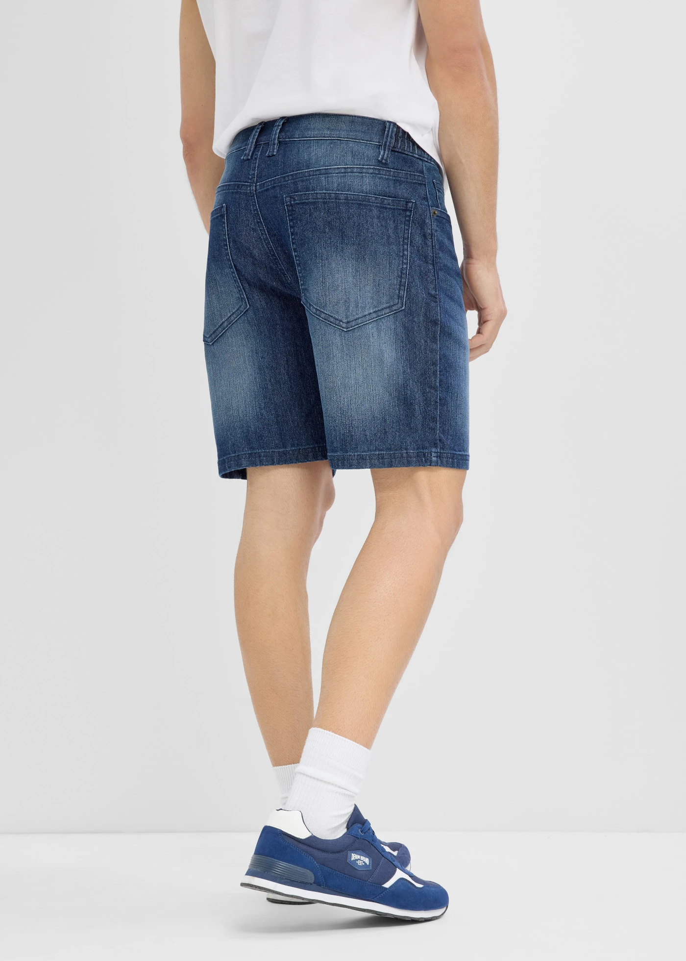 Könnyű farmer rövidnadrág rugalmas derékpánttal, Relaxed Fit • sötétkék denim • bonprix áruház