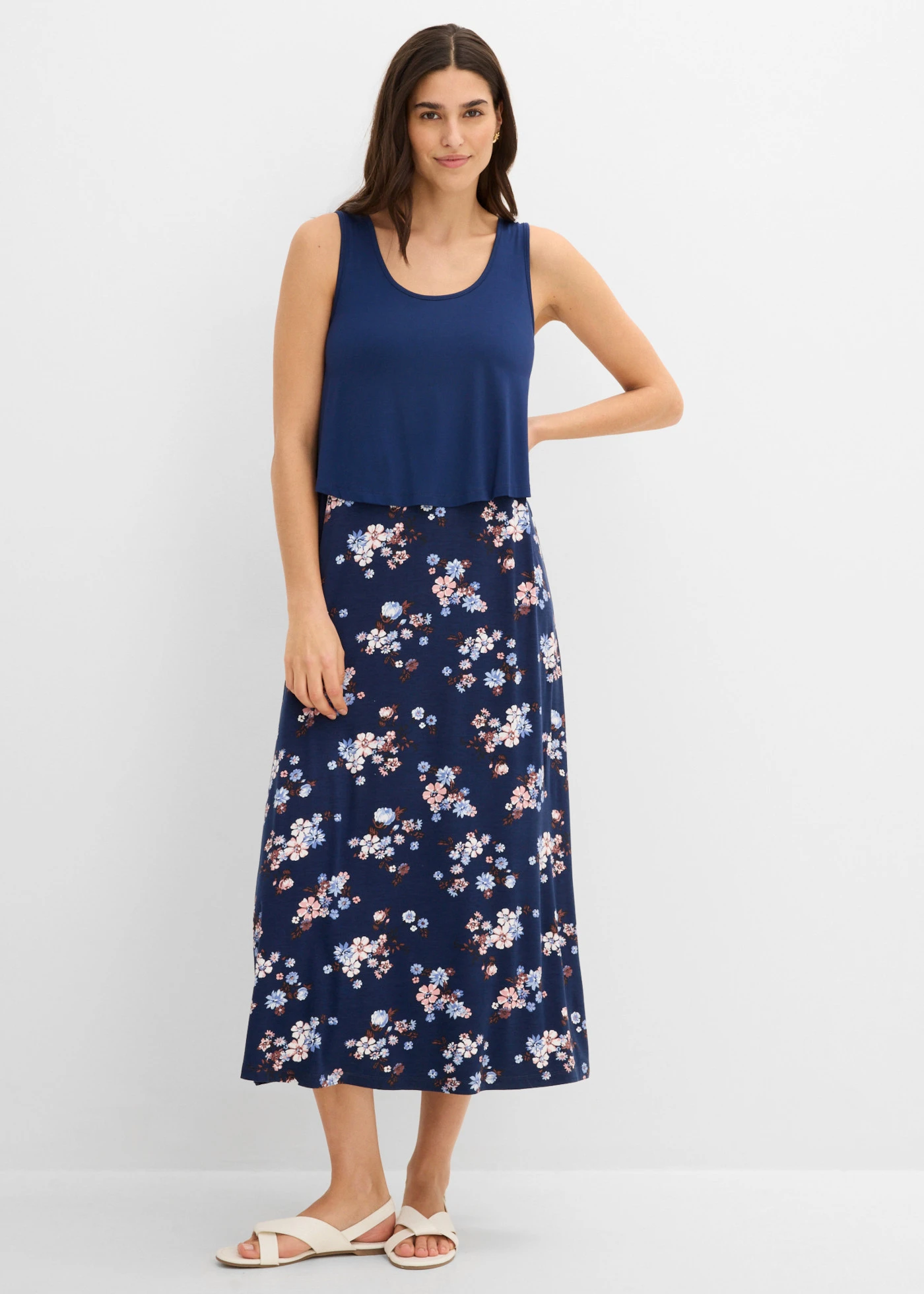 Robe longue en jersey viscose • bleu foncé/indigo/bleu poudré/rouge châtaigne/pêche/écru/noir floral • product-page.page-title-suffix