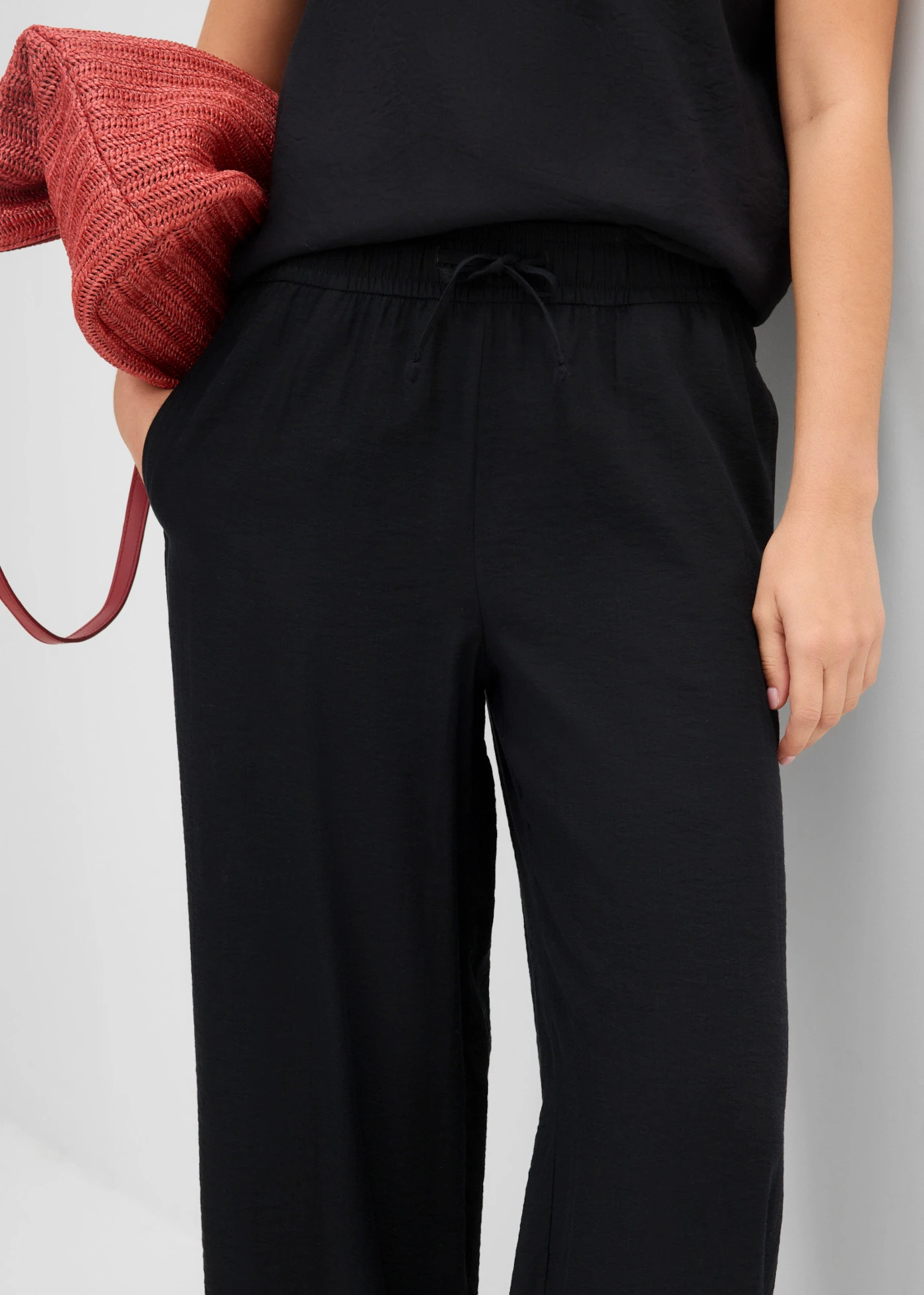 Pantalon fluide à taille élastiquée • noir • Boutique bonprix