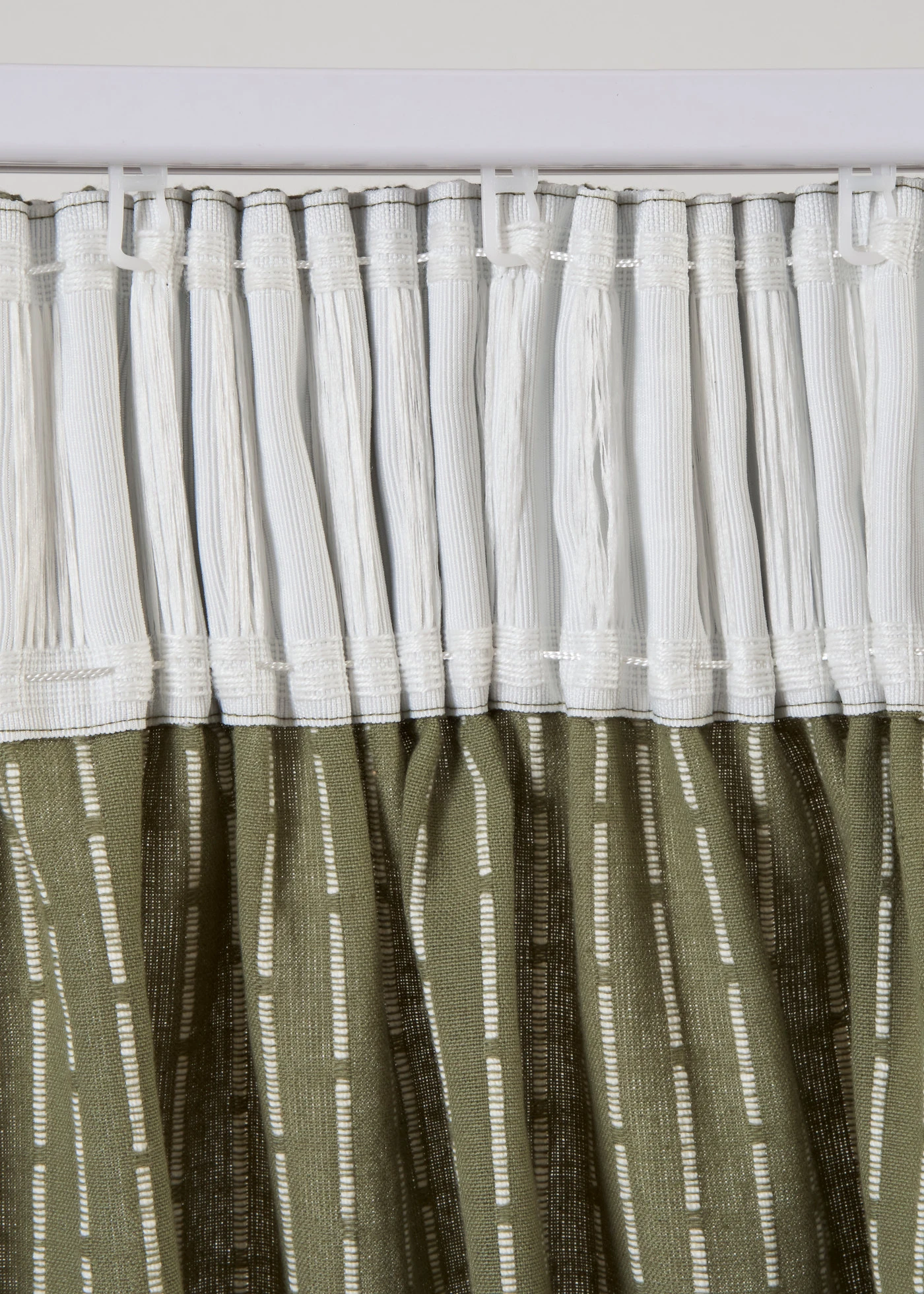 Draperie din material țesut din bumbac organic (1 buc.) • verde măsliniu/crem • magazin bonprix