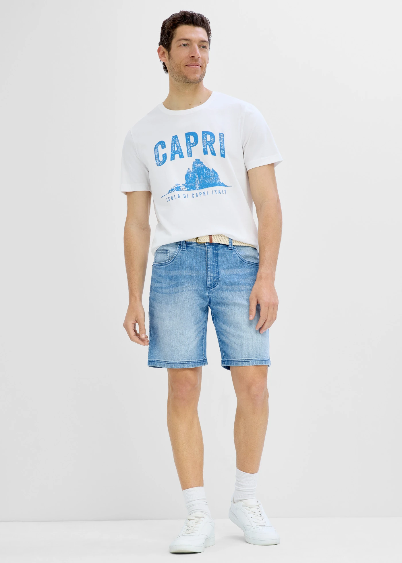 Lichte jeansshort met elastische tailleband, relaxed fit • middelblauw denim • product-page.page-title-suffix