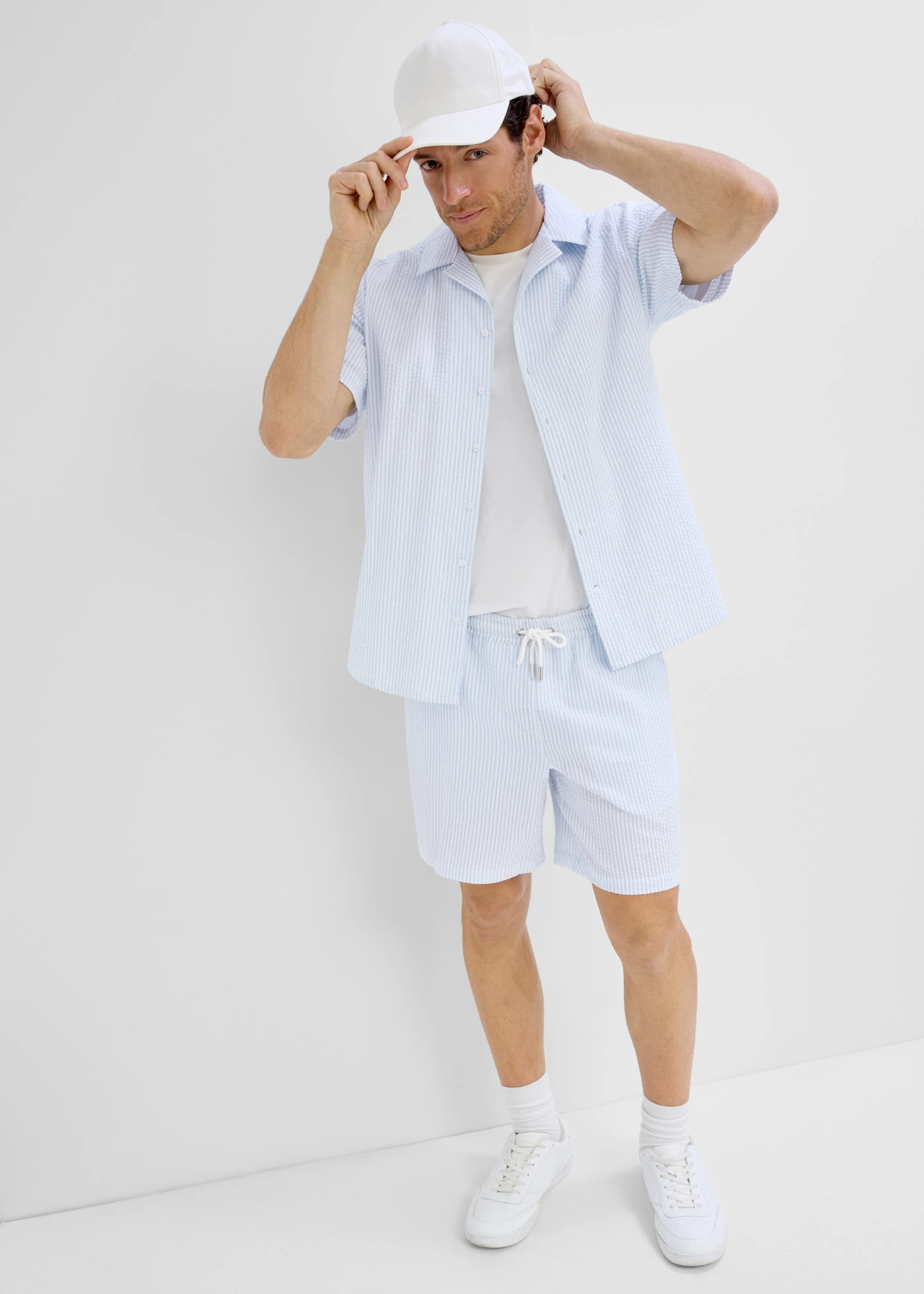 Resort-ing pamutból és Loose Fit fazonban • púderkék-fehér csíkos • bonprix áruház