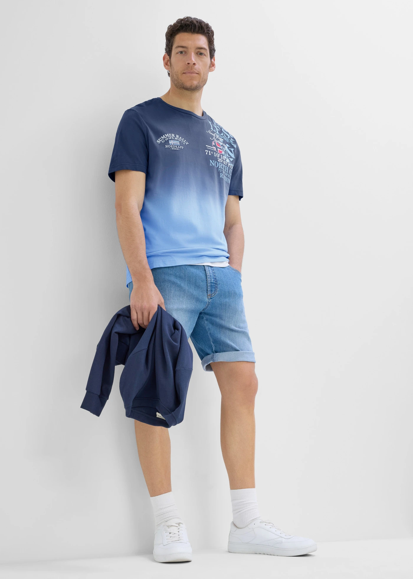 T-shirt w cieniowanym kolorze, z czystej bawełny organicznej • ciemnoniebiesko-niebieski • sklep bonprix