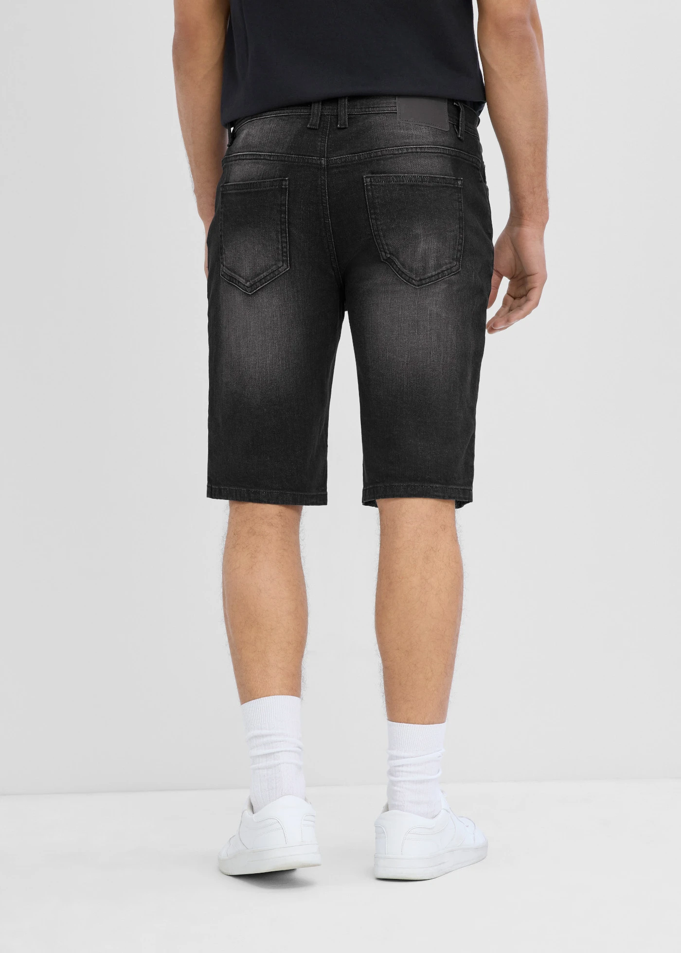 Bermude stretch de blugi cu turul întărit, Regular Fit • negru denim • magazin bonprix