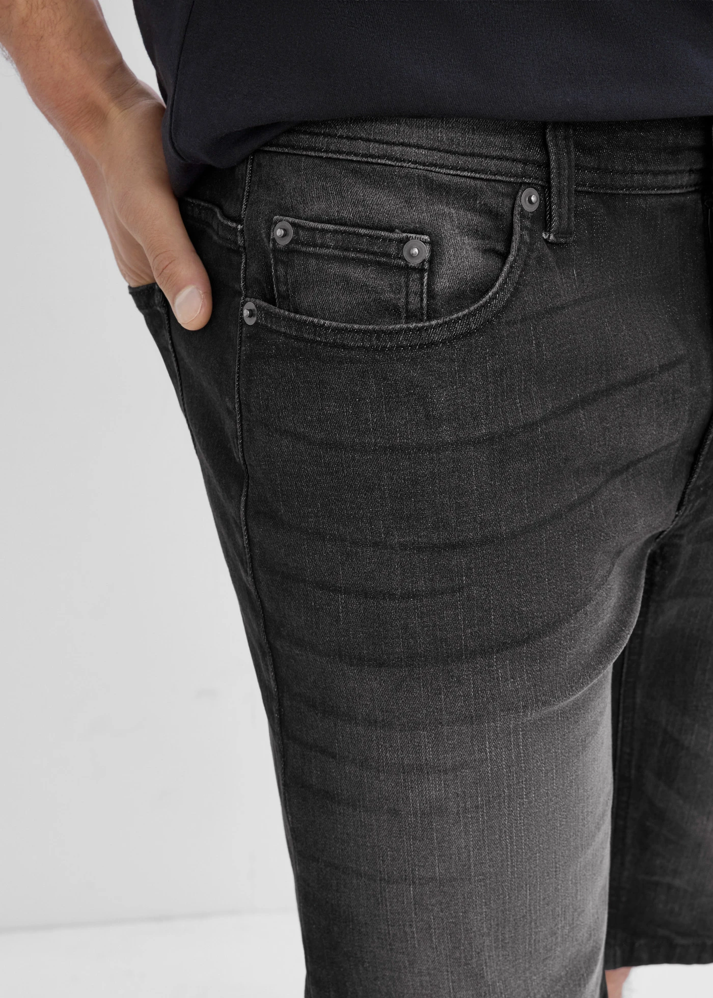 Bermude stretch de blugi cu turul întărit, Regular Fit • negru denim • magazin bonprix