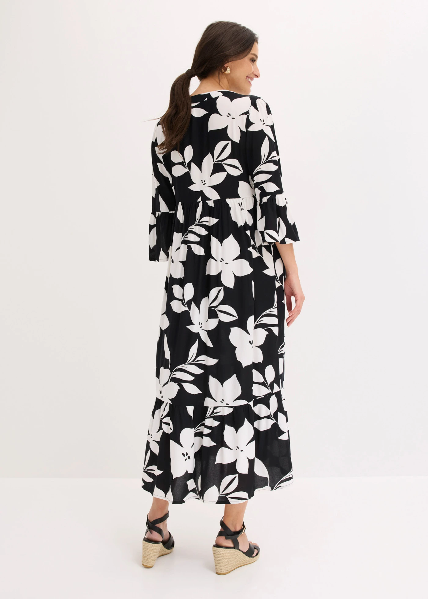 Maxi jurk van soepele viscose • zwart-wit gebloemd • bonprix online shop