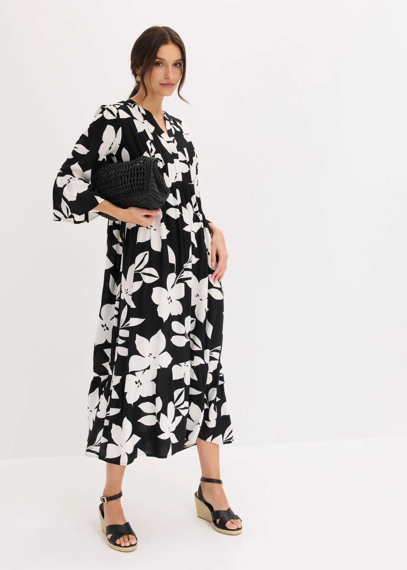 Maxi jurk van soepele viscose • zwart-wit gebloemd • bonprix online shop