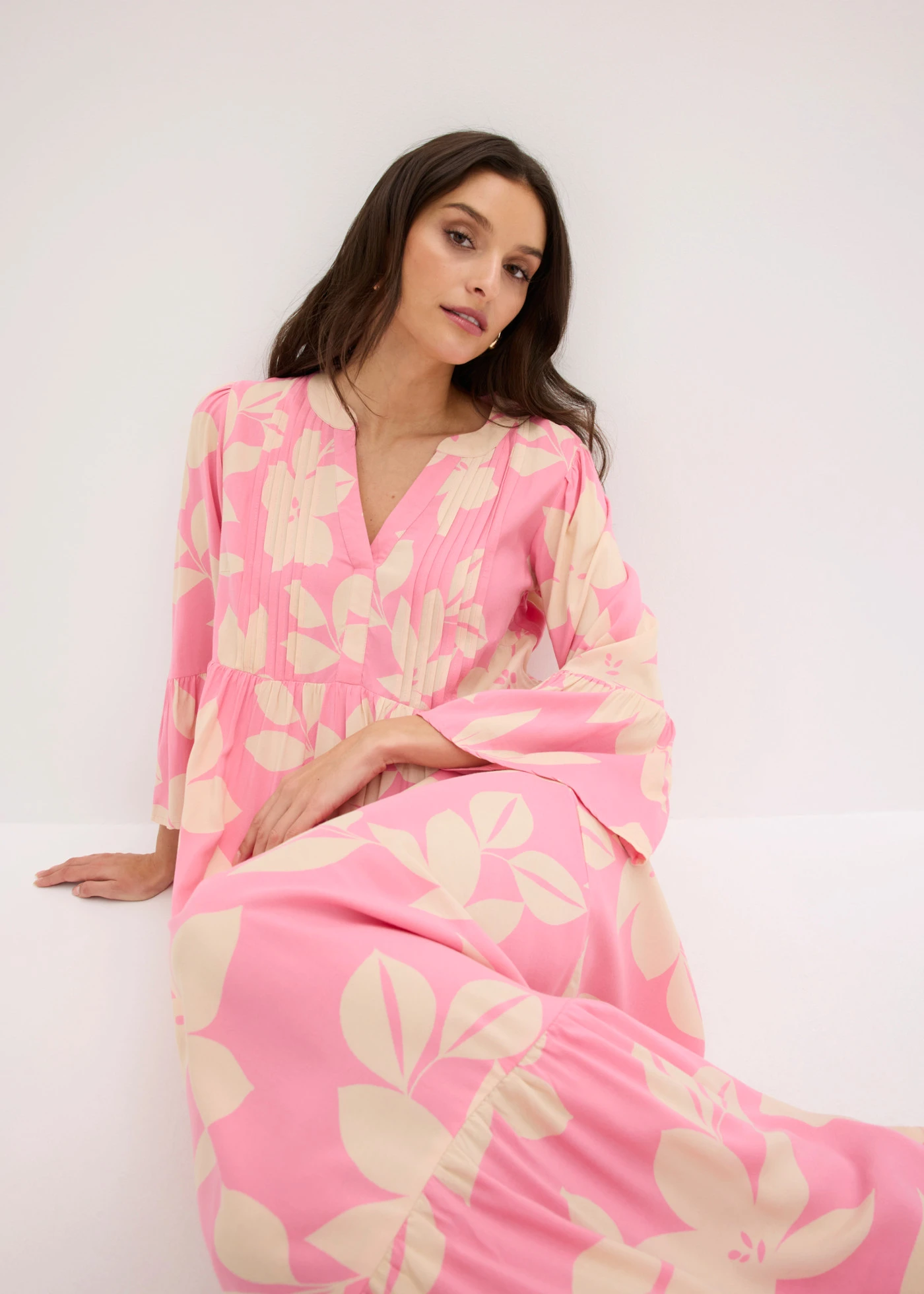 Maxi jurk van soepele viscose • felroze-lichtsand gebloemd • bonprix online shop