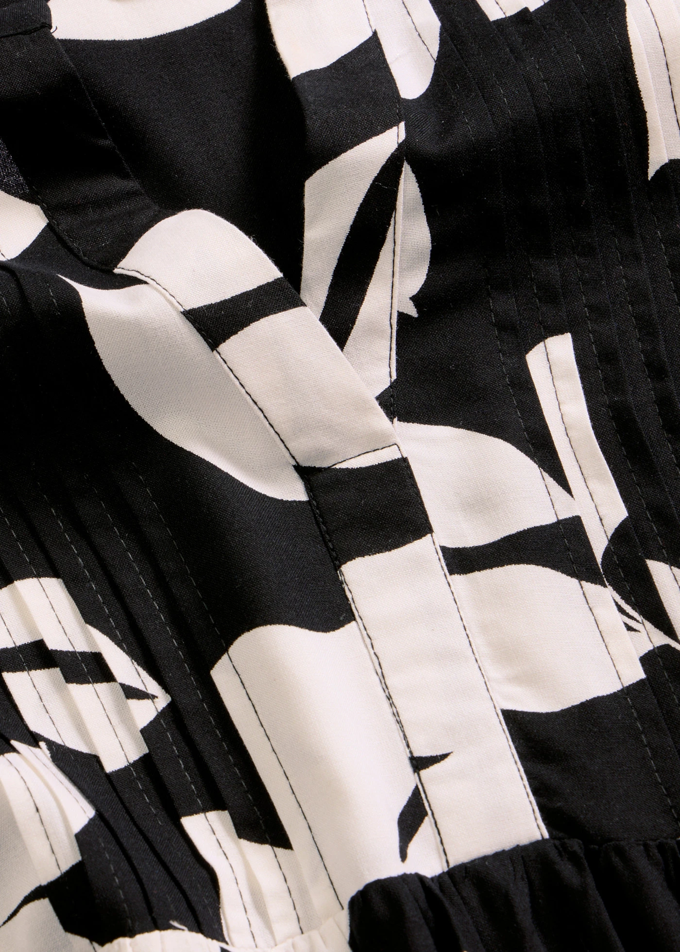 Maxi jurk van soepele viscose • zwart-wit gebloemd • bonprix online shop