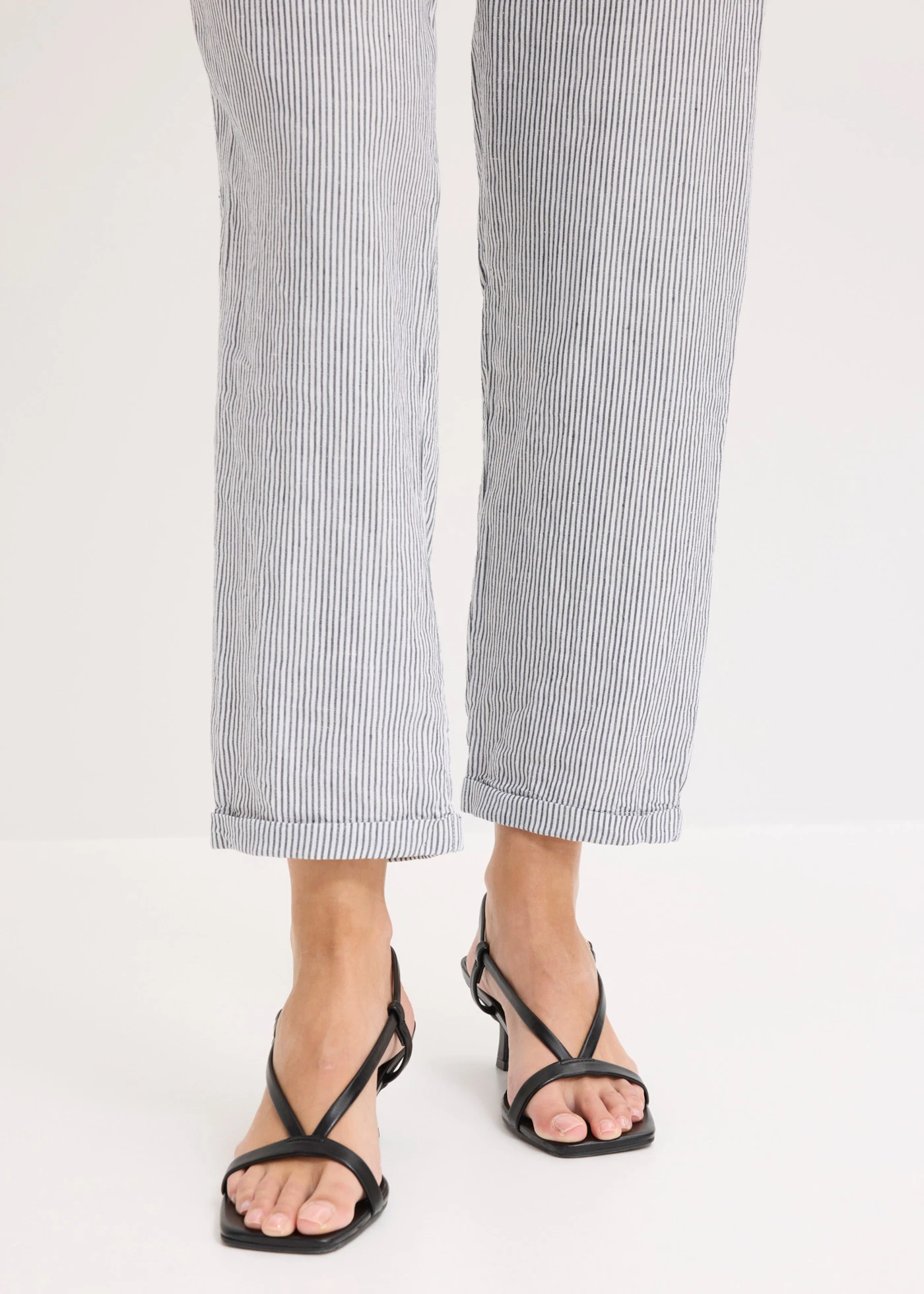 Pantalon en lin mélangé, taille élastiquée • bleu/blanc rayé • Boutique bonprix