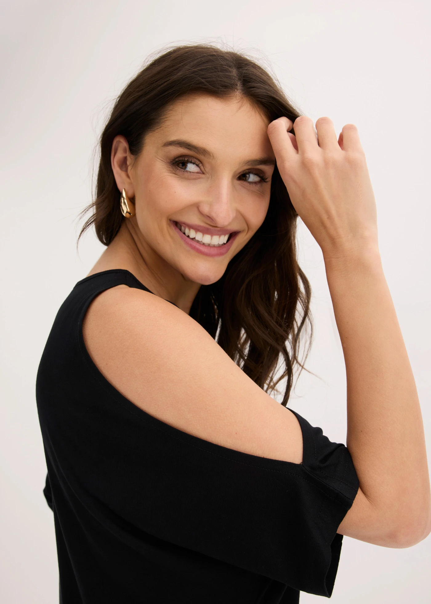 Cold shoulder shirt van viscose • zwart • bonprix online shop