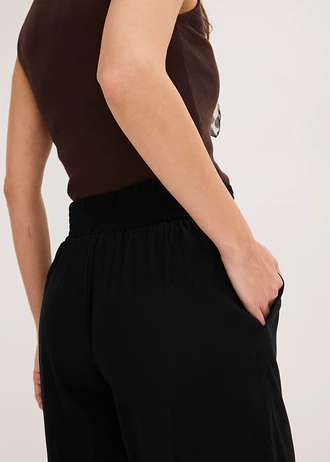 Bermuda van viscose met strikceintuur • zwart • bonprix online shop