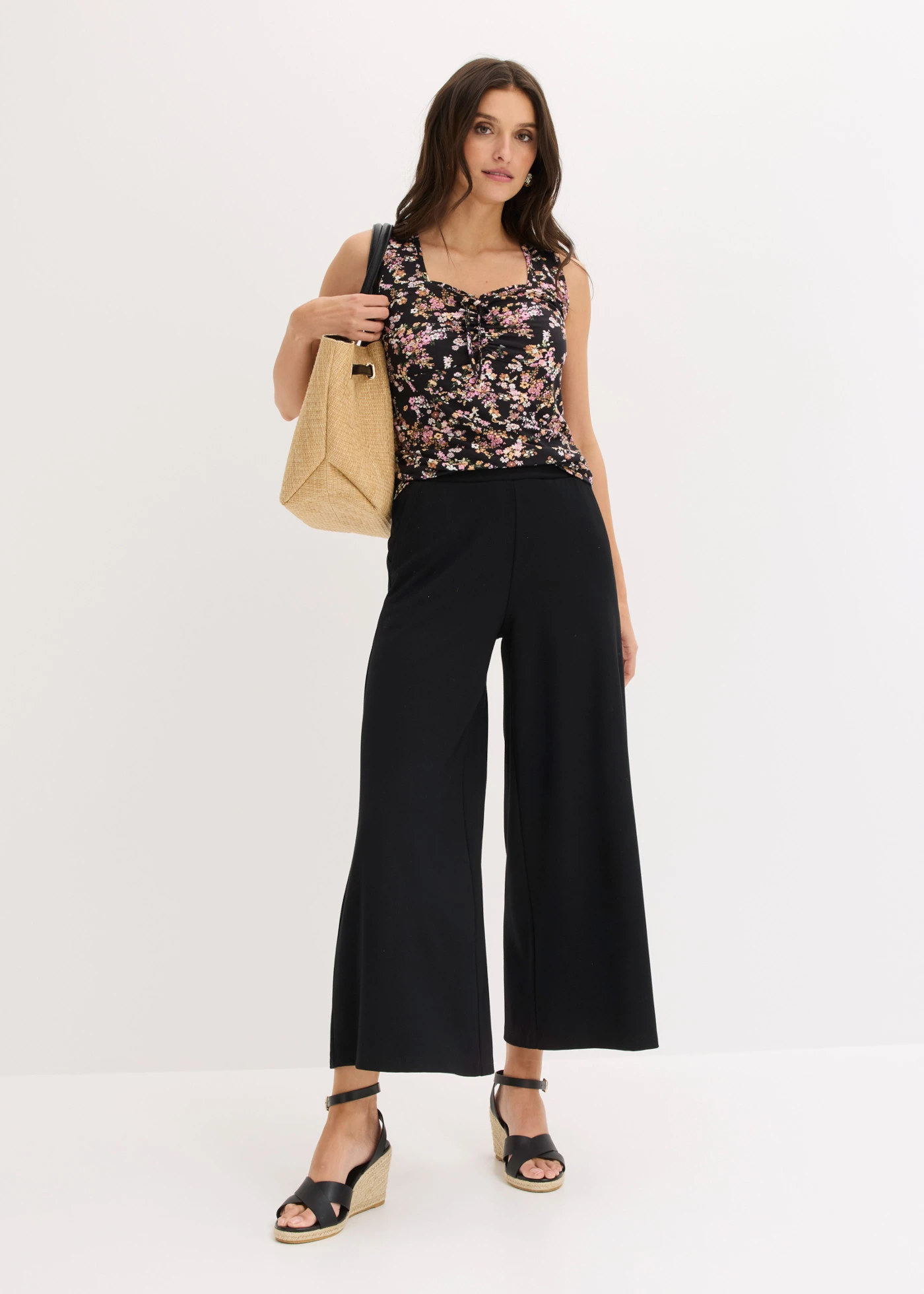 Top in een viscosemix • zwart gebloemd • bonprix online shop