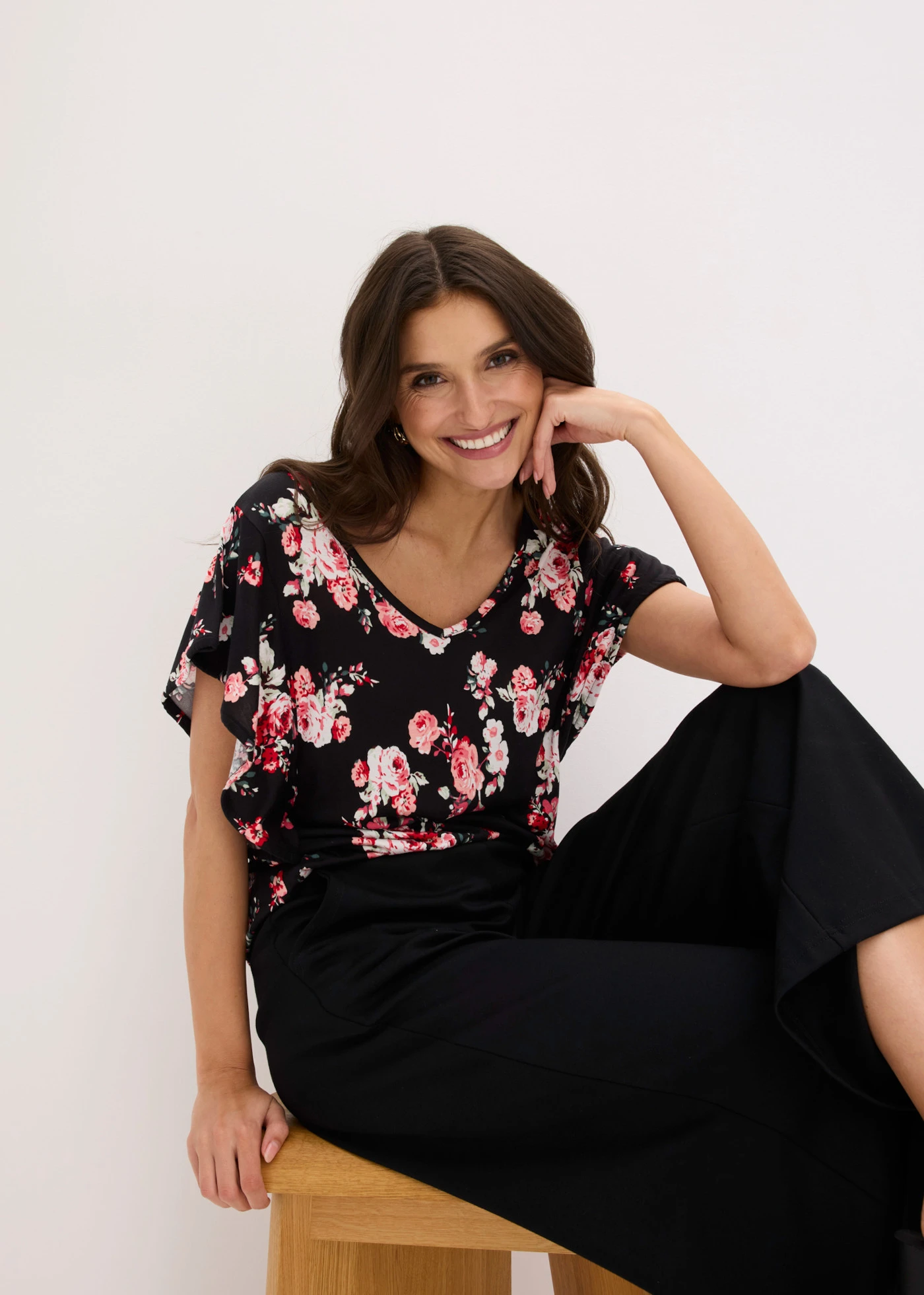 Shirt van viscose • zwart-roze gebloemd • bonprix online shop