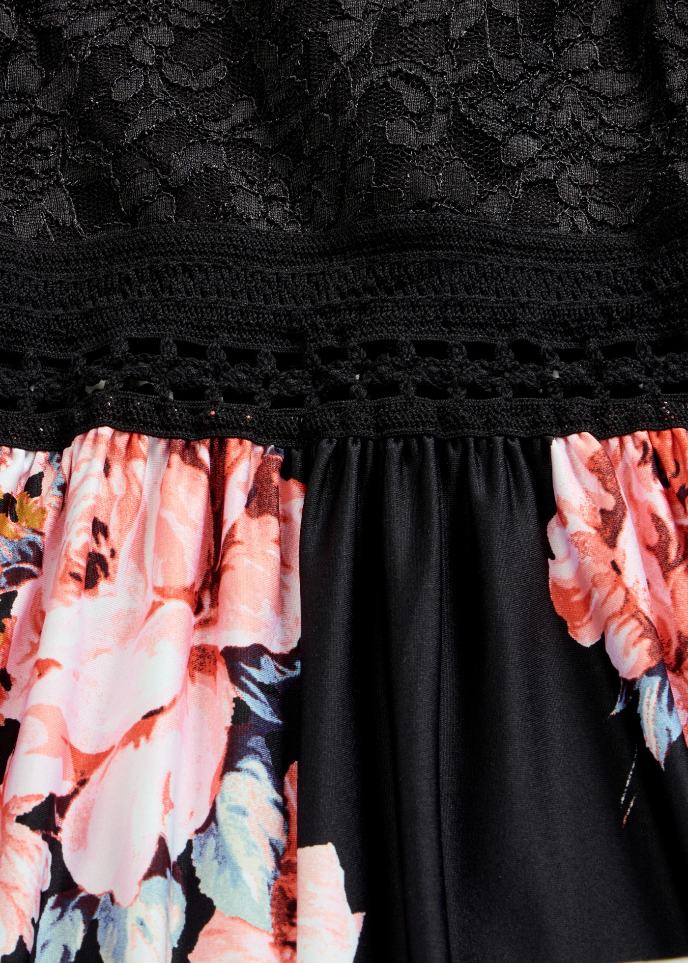 Maxi jurk met bloemenprint en kant • zwart-roze gebloemd • bonprix online shop