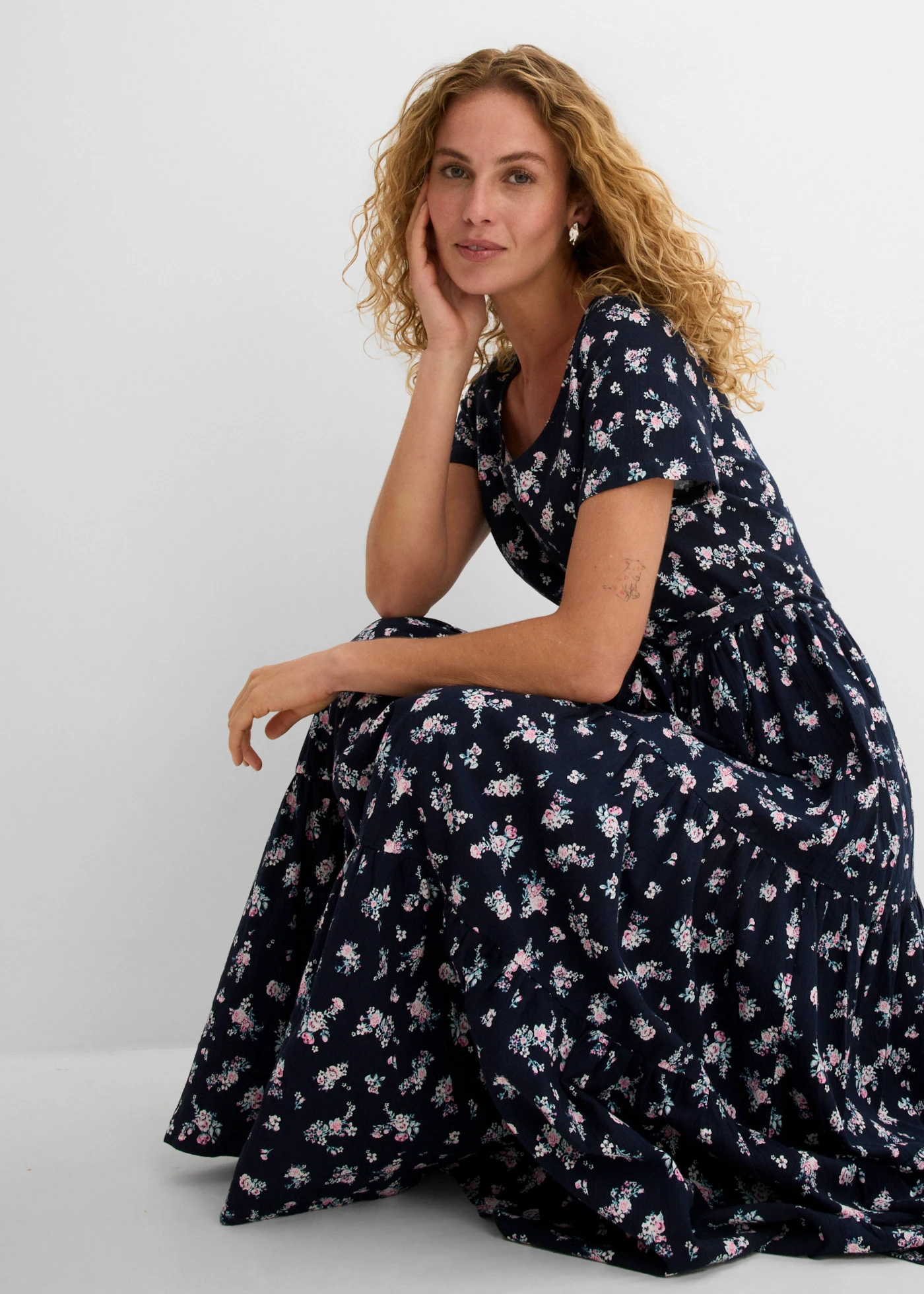 Jurk van katoen • donkerblauw gebloemd • bonprix online shop